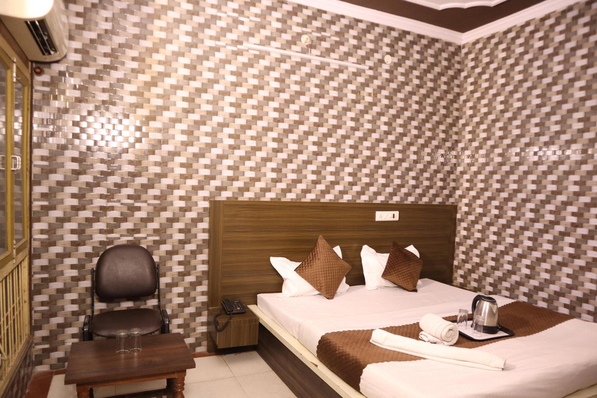 Double Room Private Bathroom