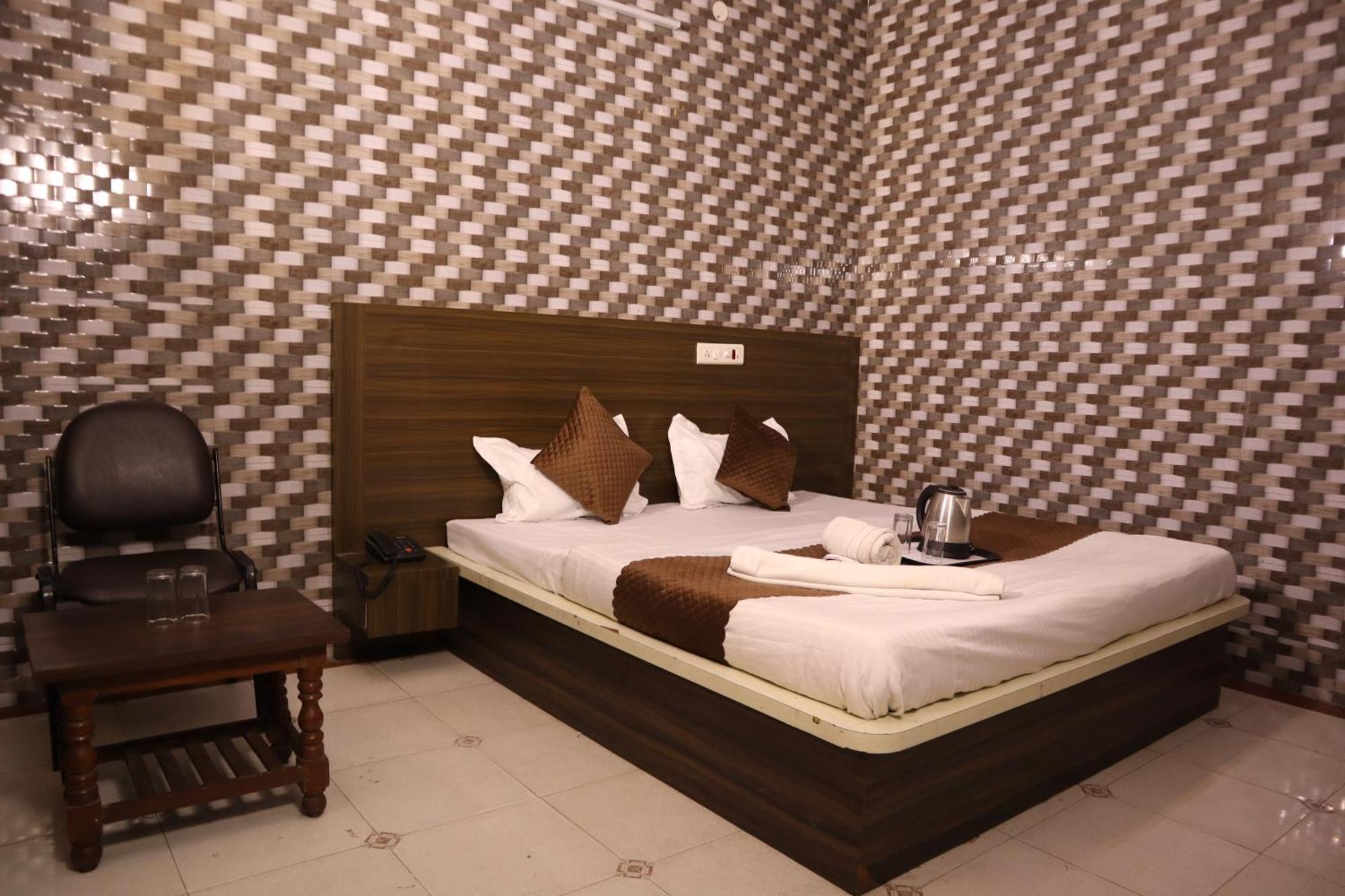 Double Room Private Bathroom
