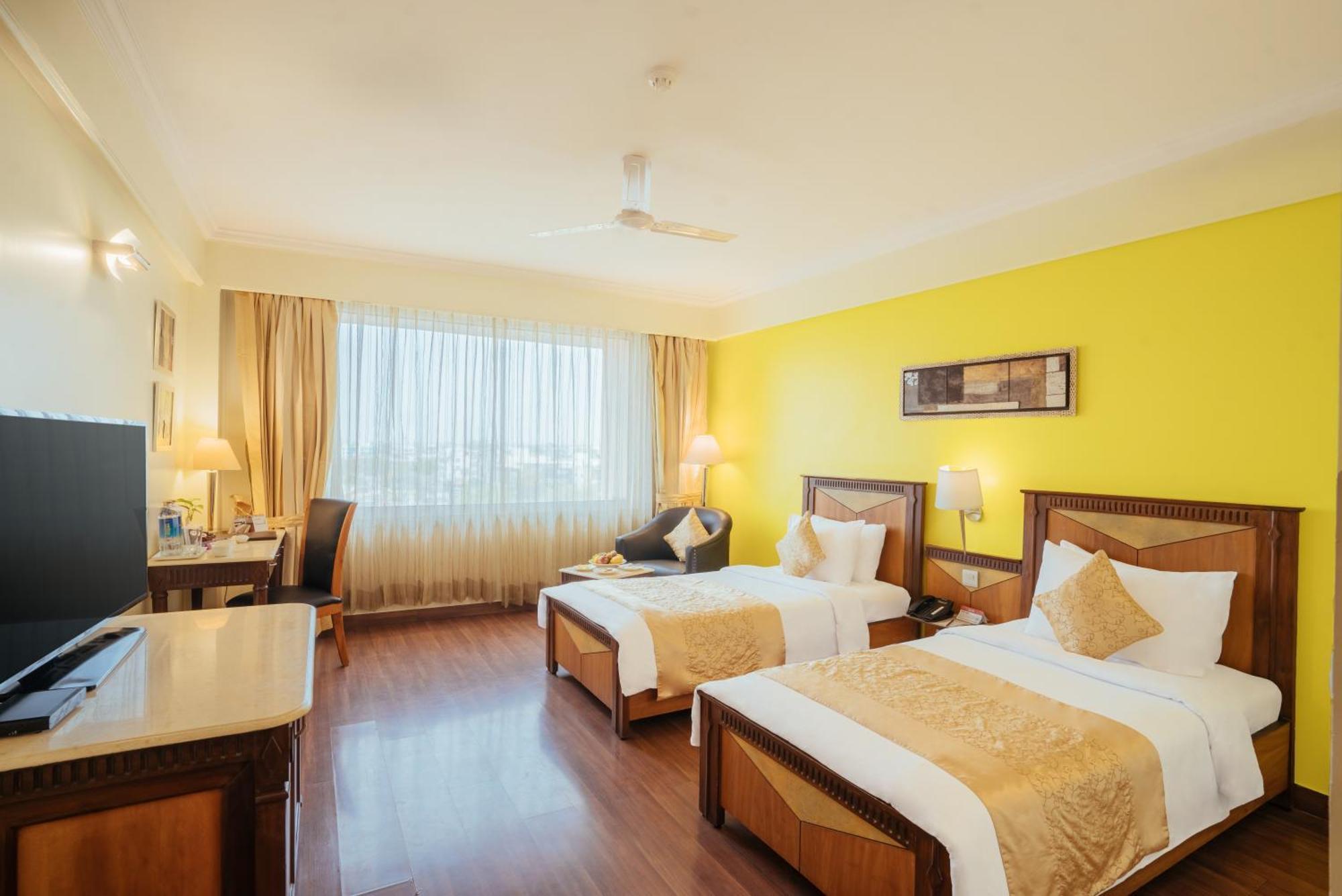 Executive Twin Room complimentary center access