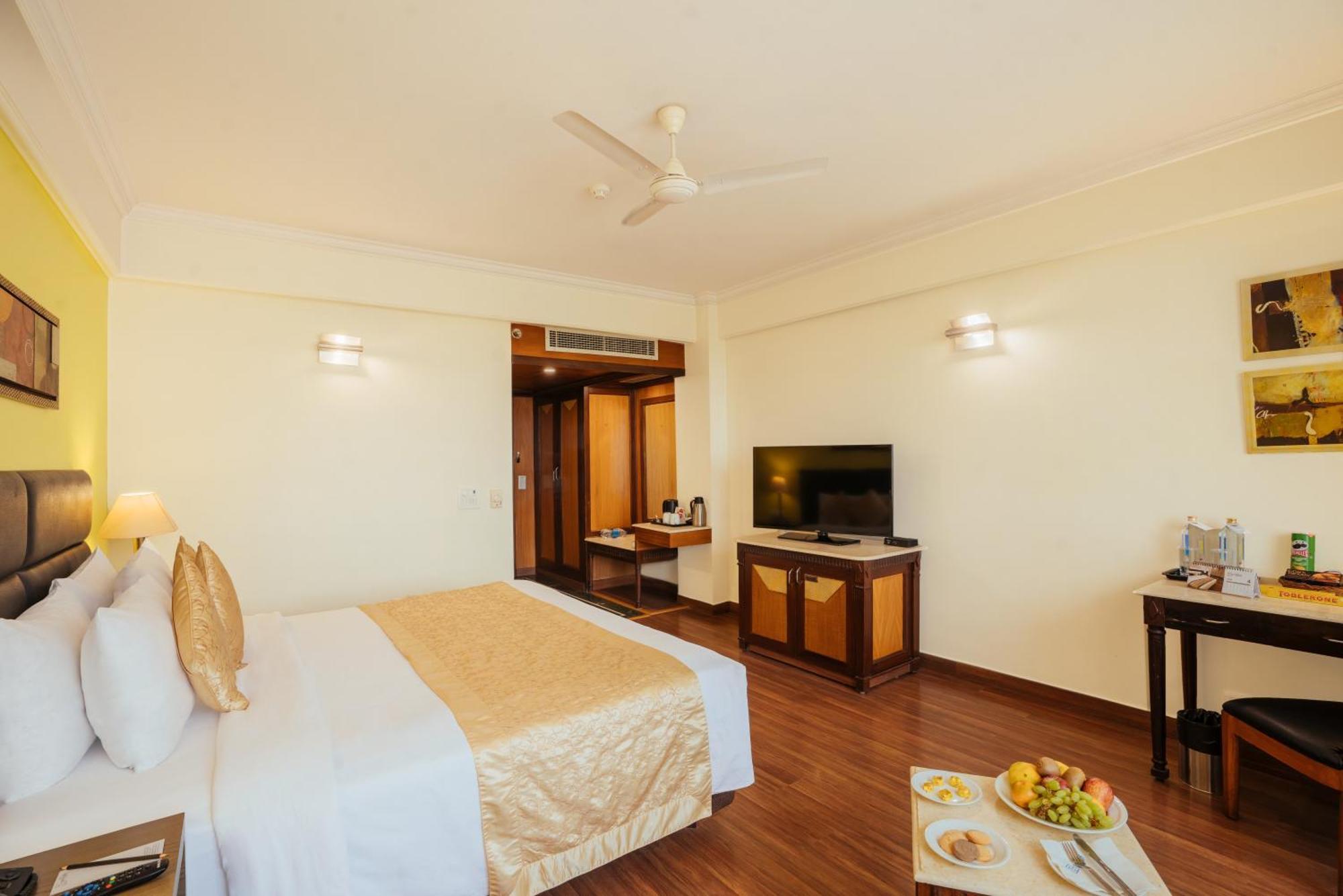 Executive King Room complimentary center access