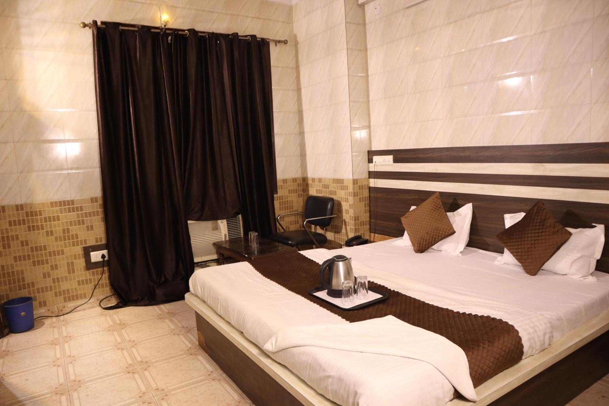 Double Room Private Bathroom