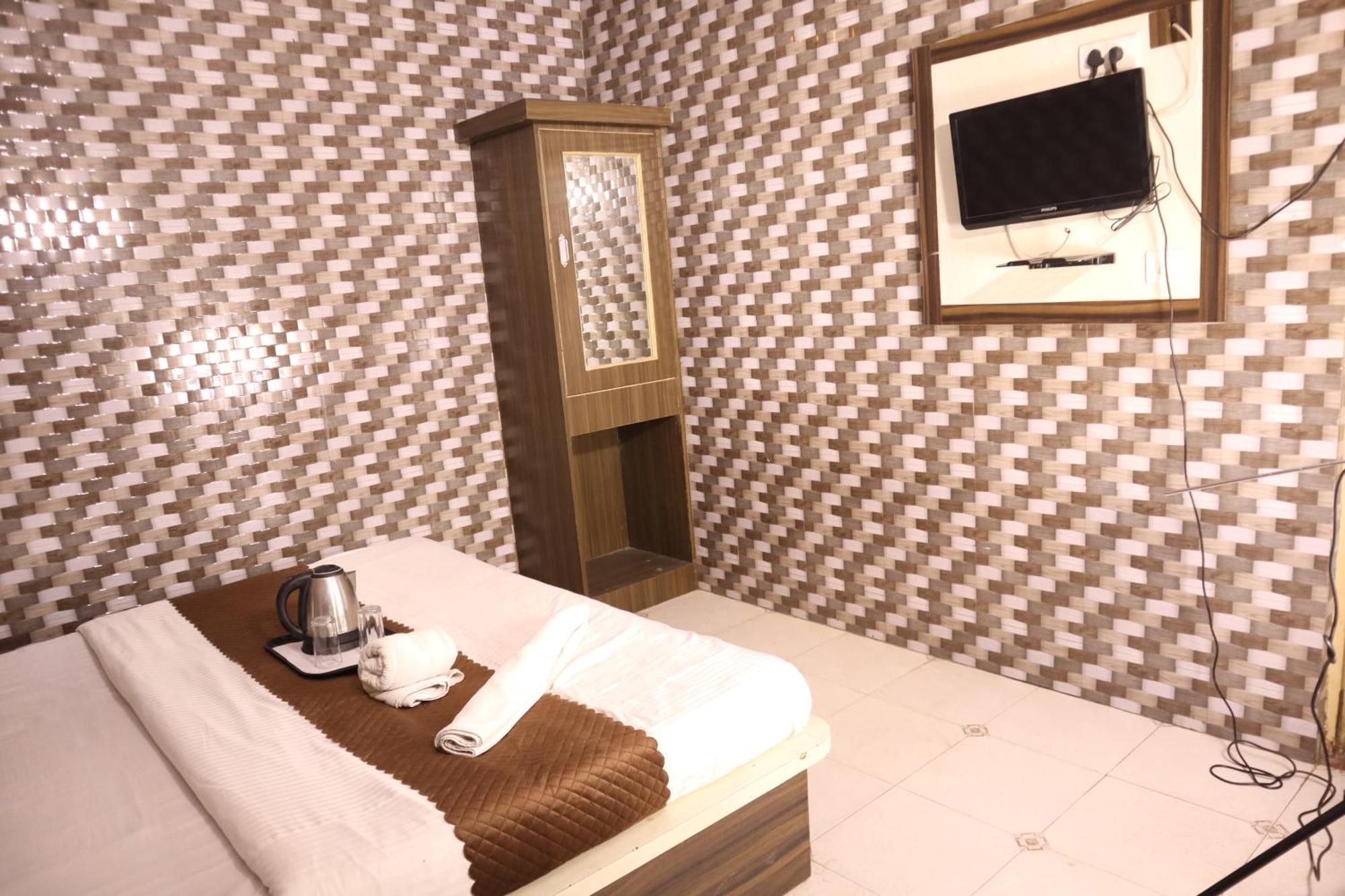 Double Room Private Bathroom