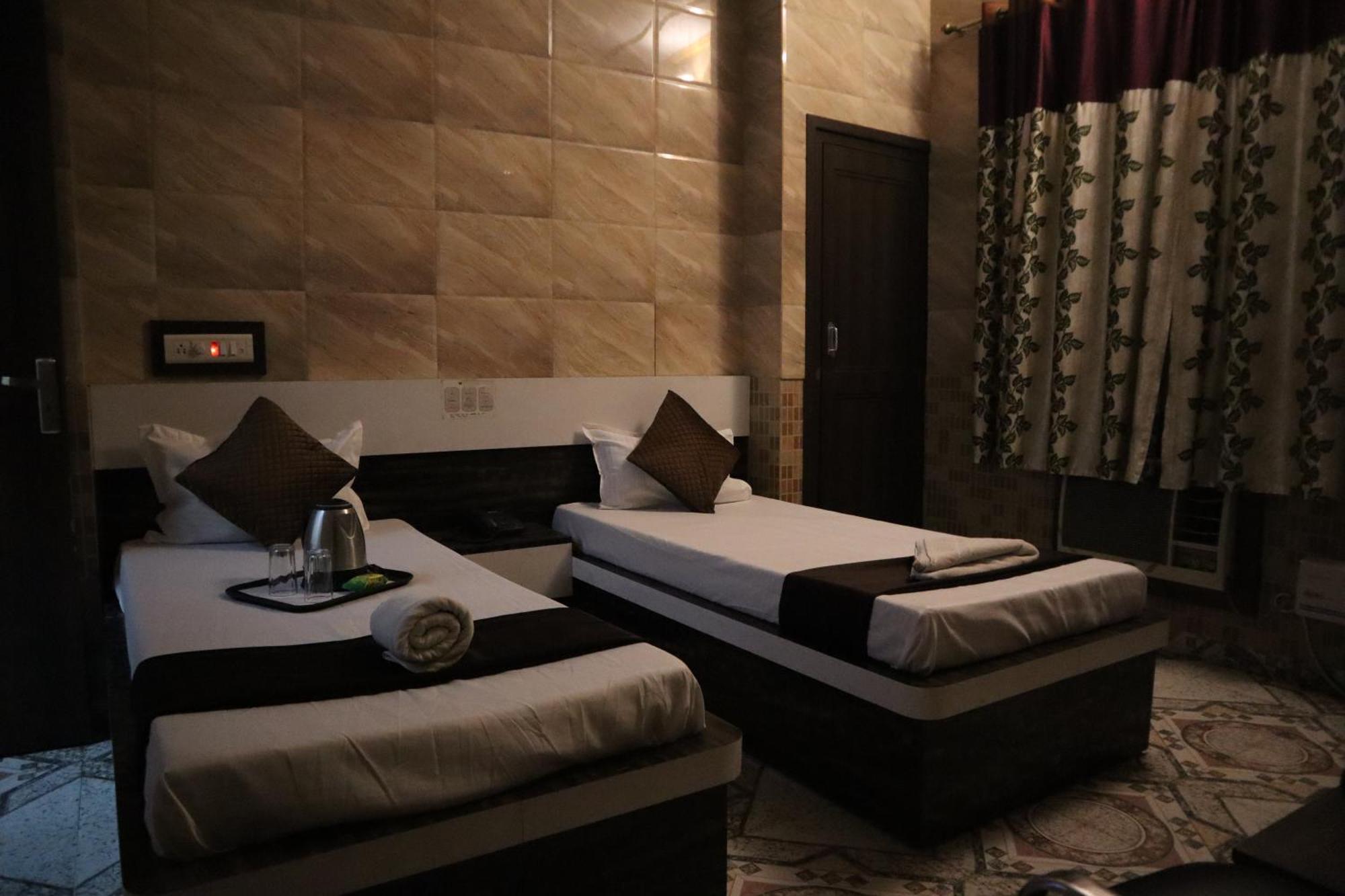 Double Room Private Bathroom