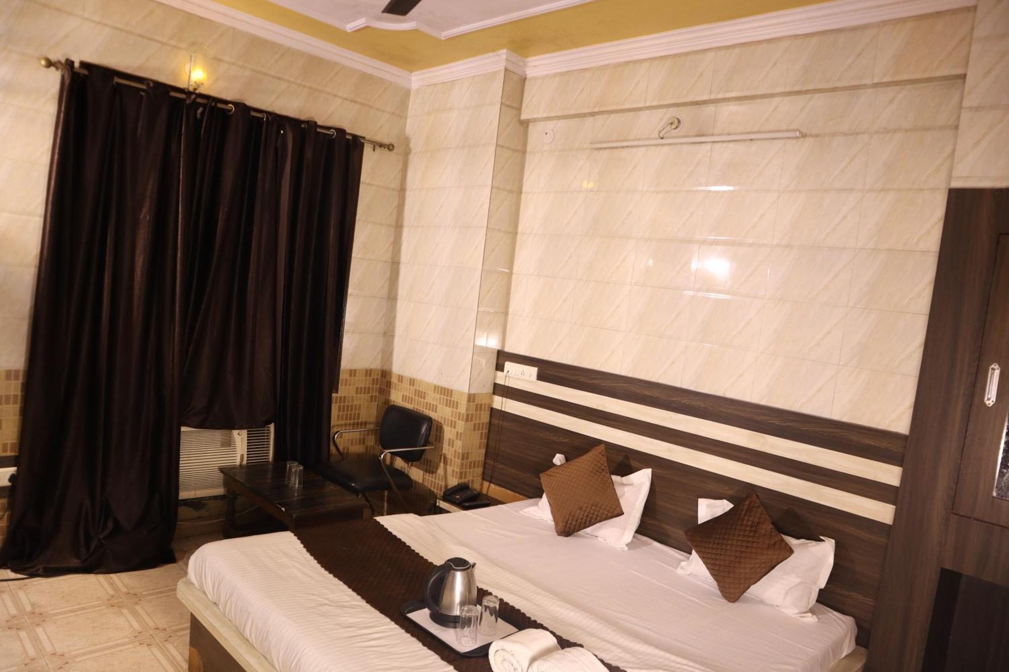 Double Room Private Bathroom