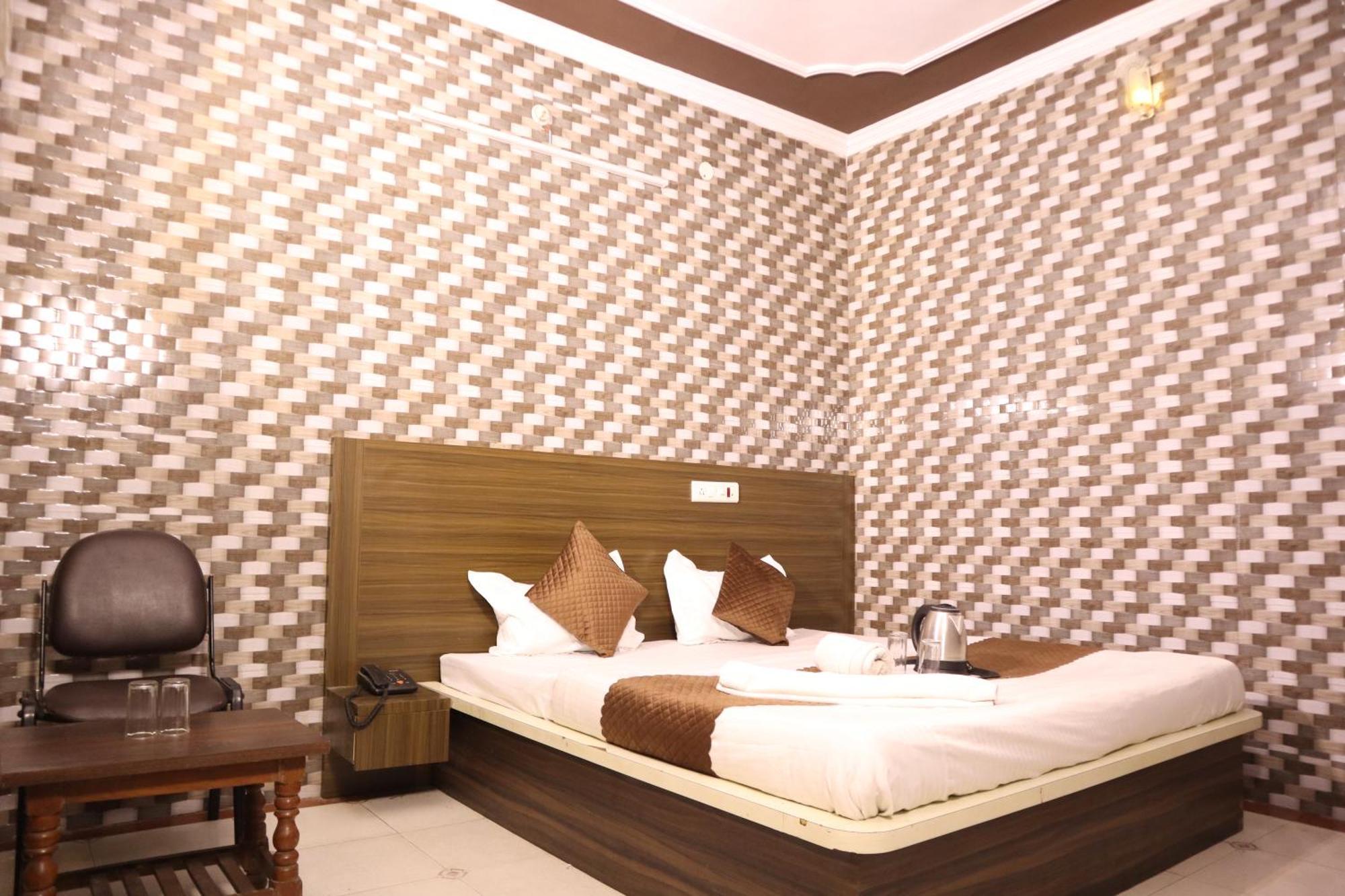 Double Room Private Bathroom
