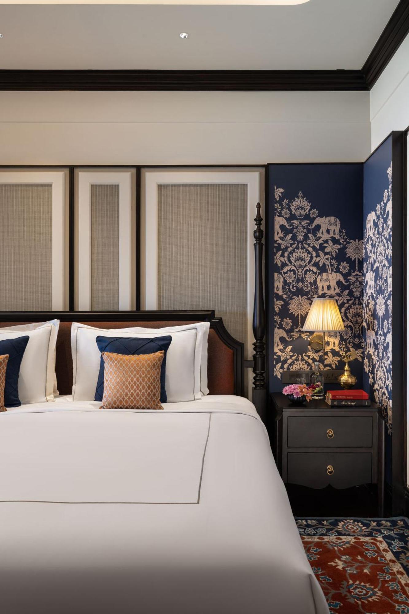 Deluxe Room King Bed