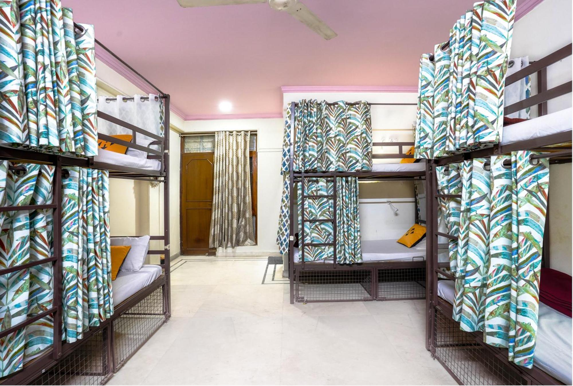 Bed 6-Bed Female Dormitory Room