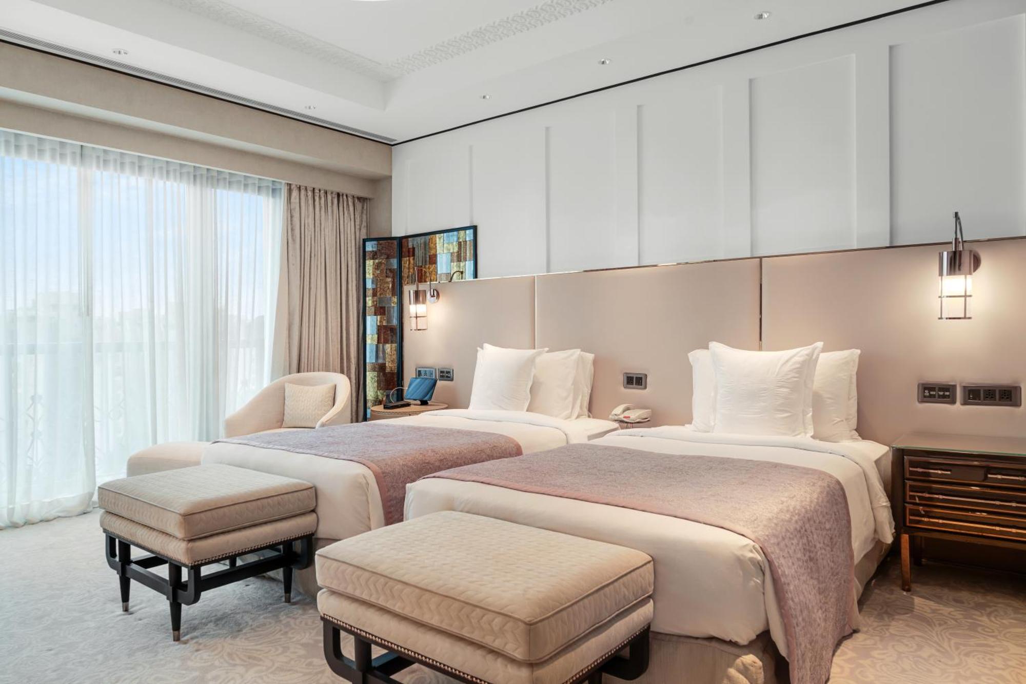 Executive Club Twin Room with City View