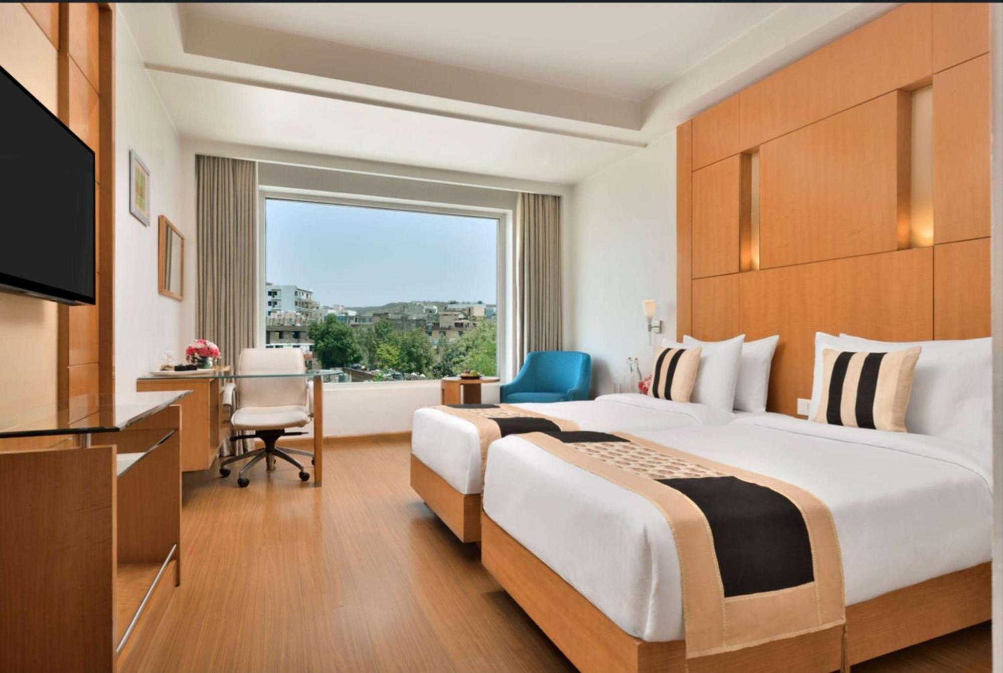 Club Twin Non-Smoking Room Complimentary 4 pcs laundry or T&C apply complimentary minibar or Buy One One at Fire Ball Bar11AM 8PM on House Brand on F&Soft Beverages Spa Early Checkin by 2 hrs Subject to AV