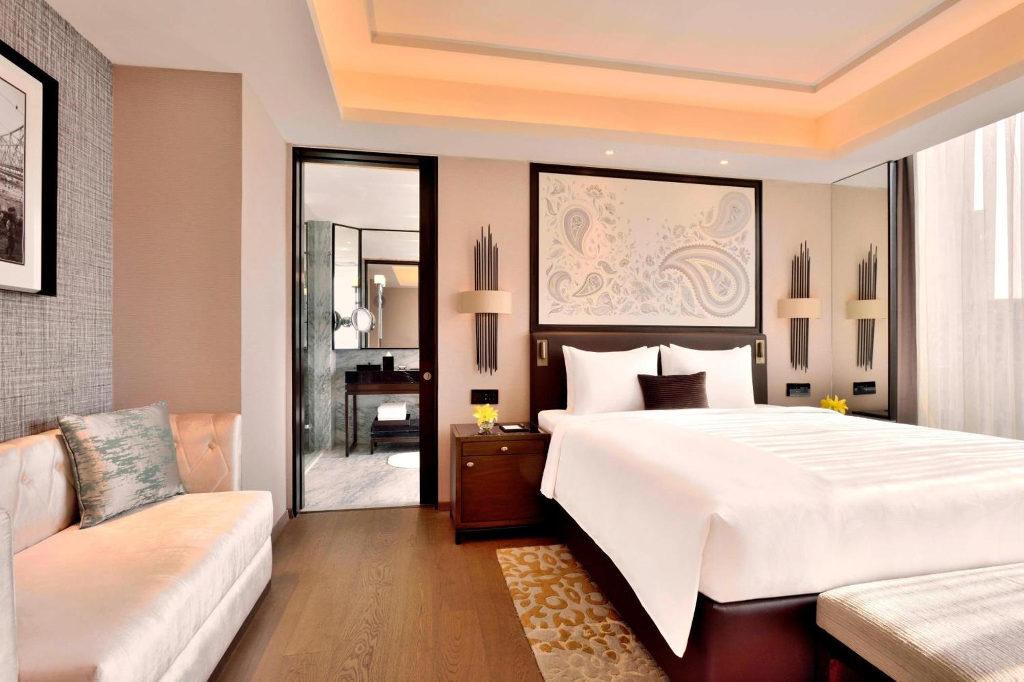 Deluxe Suite Executive Lounge Access & Two way Airport Transfer