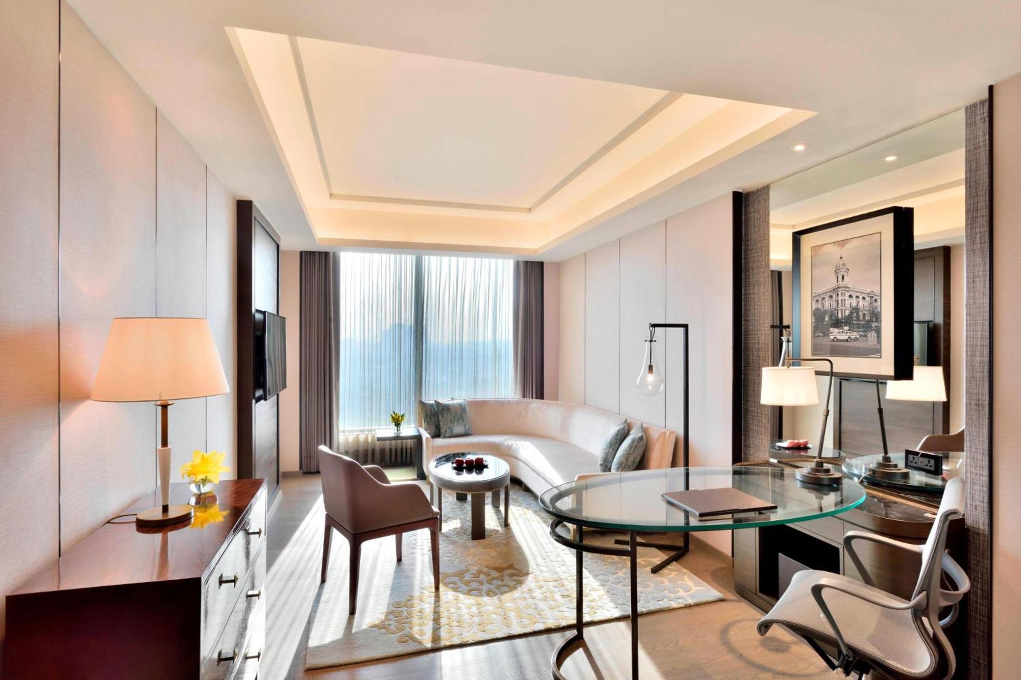 Deluxe Suite Executive Lounge Access & Two way Airport Transfer