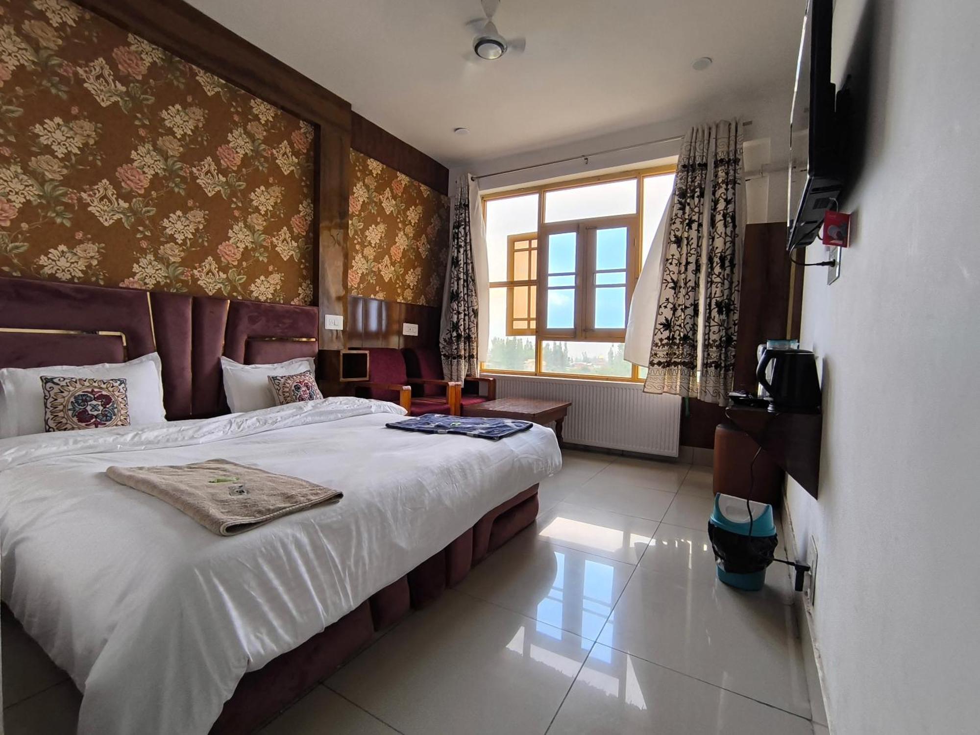 Deluxe Room,1612808316:JPEG