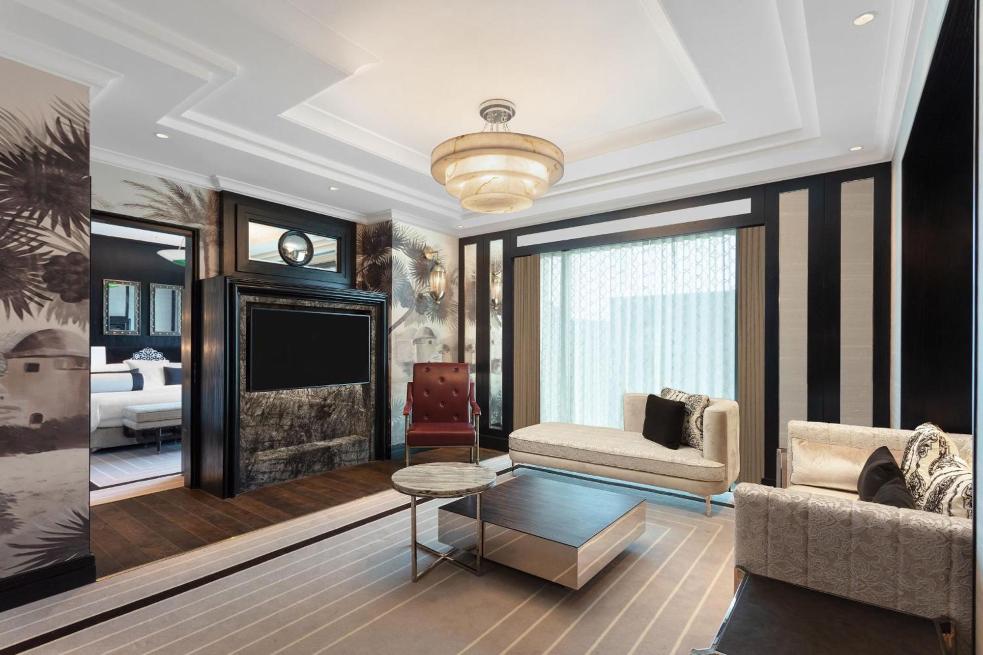 One-Bedroom Deluxe Suite City View Club Level