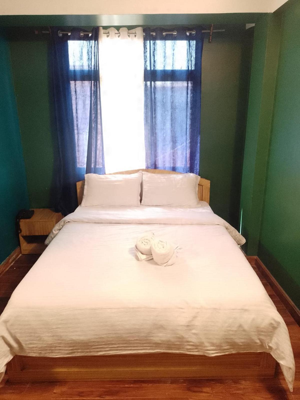 Deluxe Queen Room