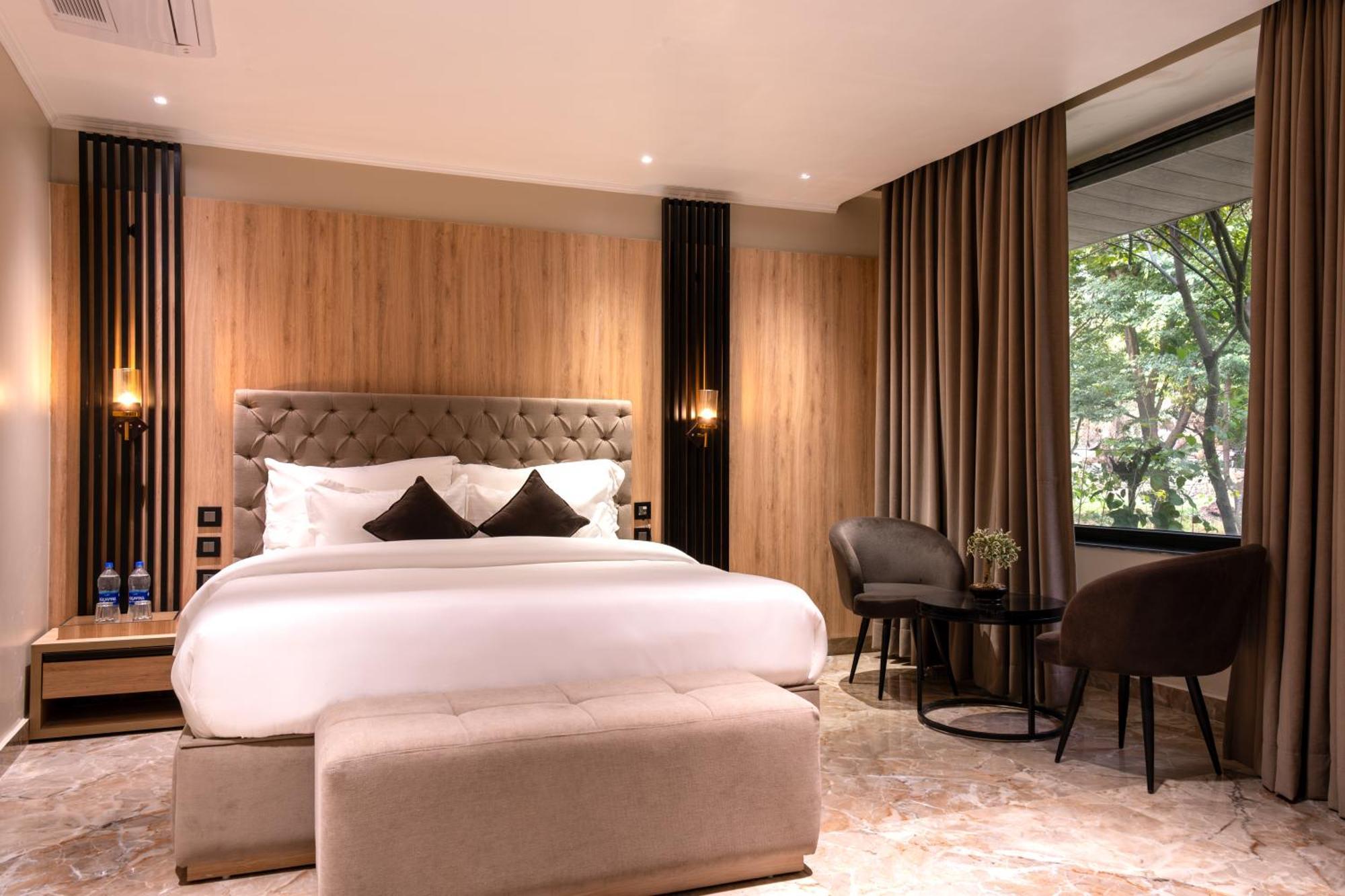 Deluxe Room,1620583521:JPEG