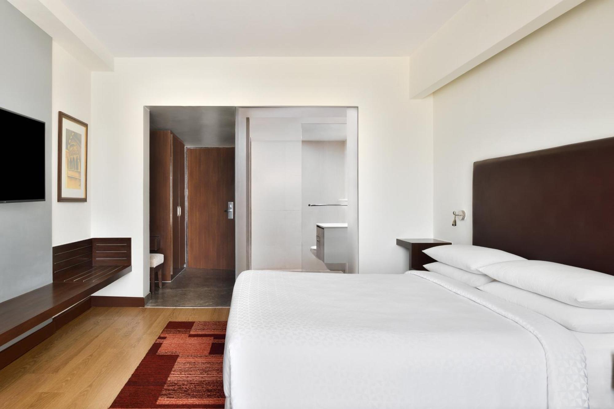 Deluxe King Guest Room Dis on SPA Laundry Food & Soft Beverages only at The Eatery Credit Meal of INR 1000 or a the on bill amount of INR 2500 or,1632222343:JPEG