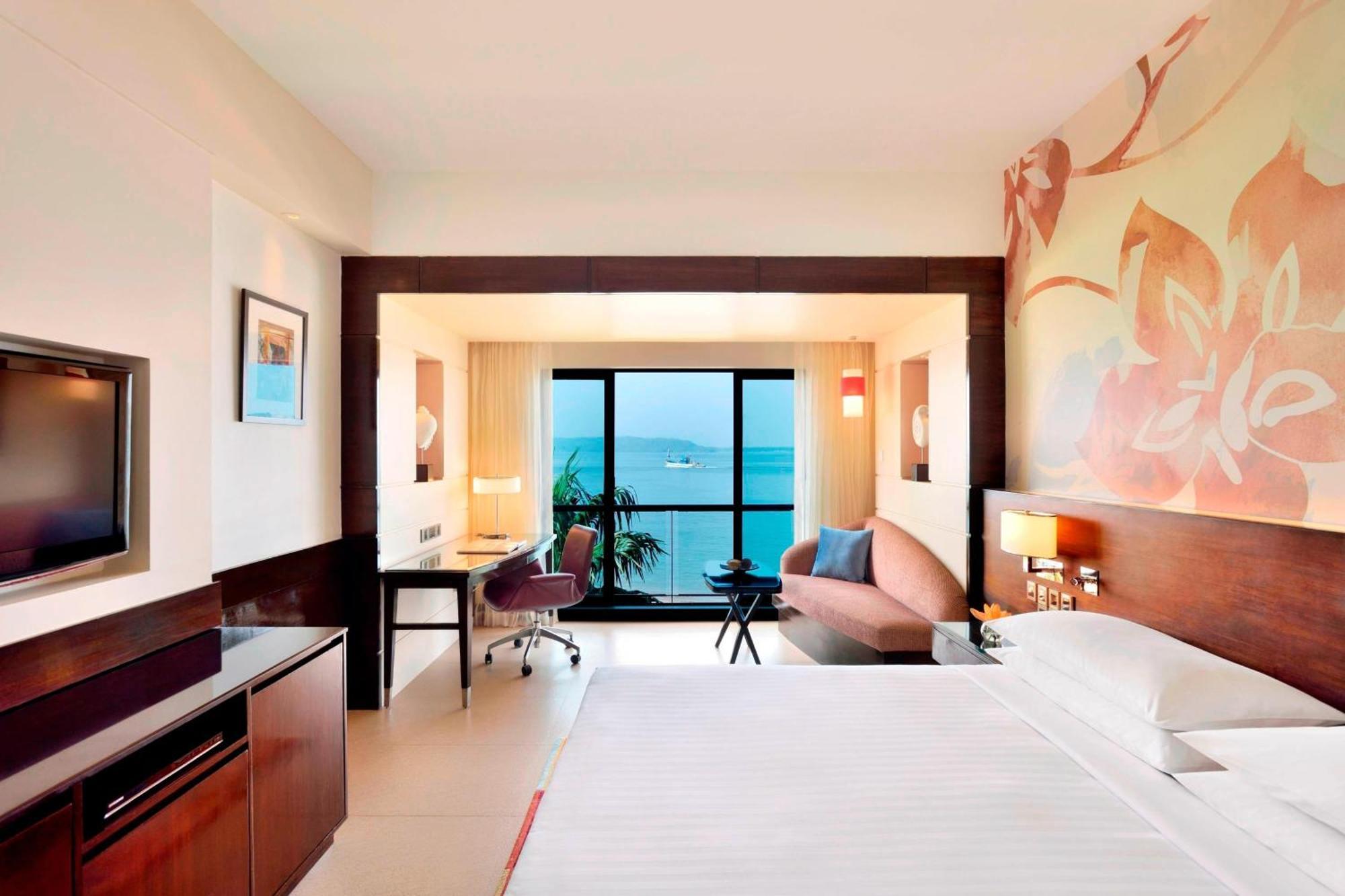 One-Bedroom Suite with Bay View,1632996182:JPEG