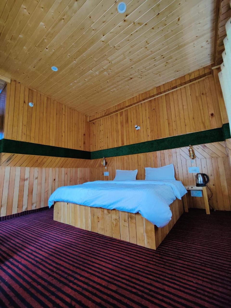 King Room with Mountain View,1635986025:JPEG