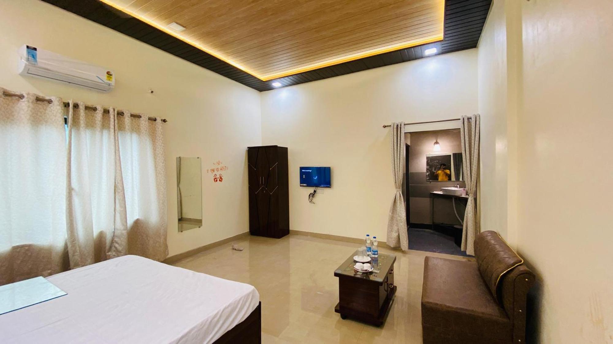 Standard Queen Room