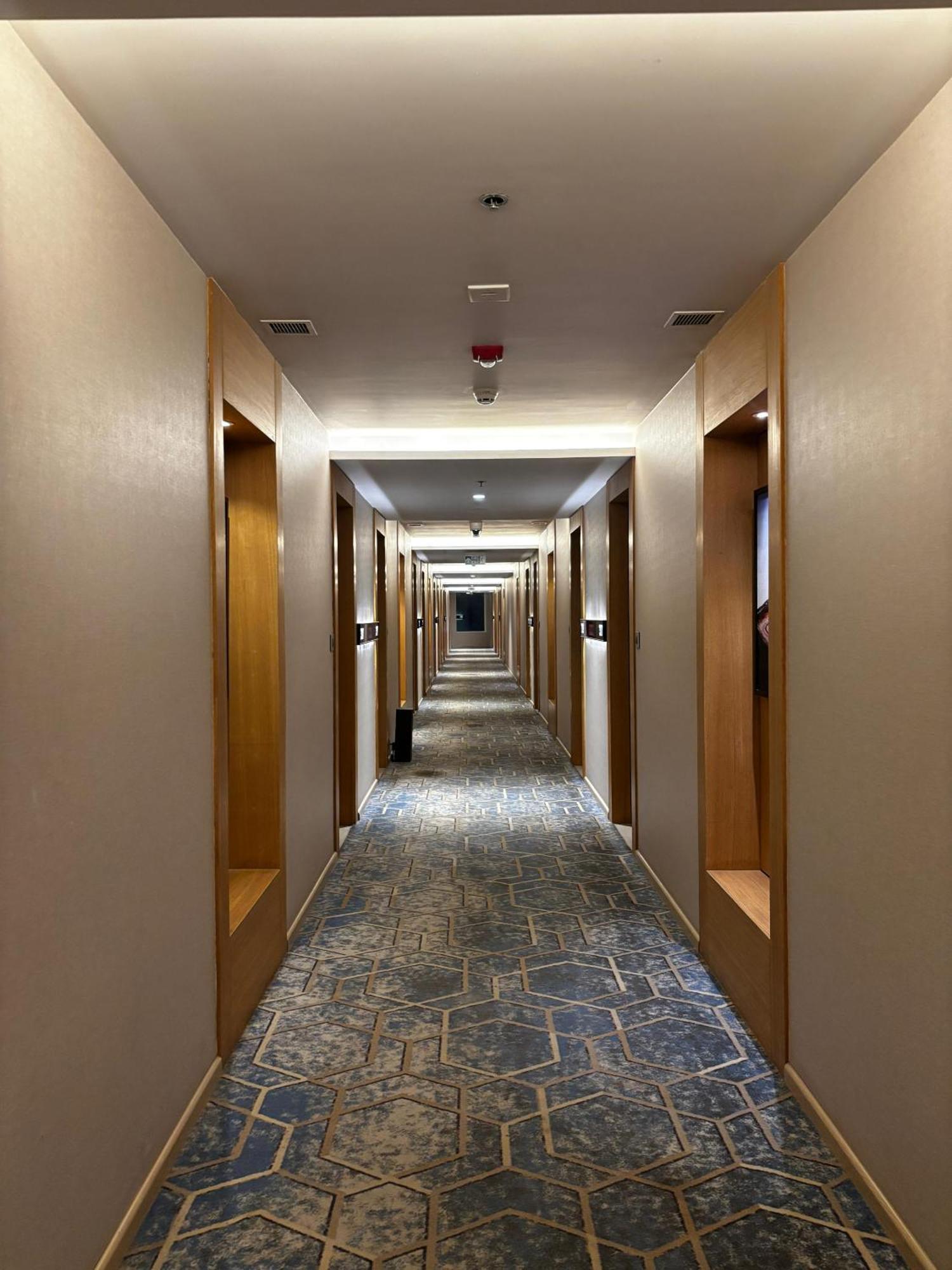 Deluxe Guest room with 2 Twin/Single Bed(s), City view