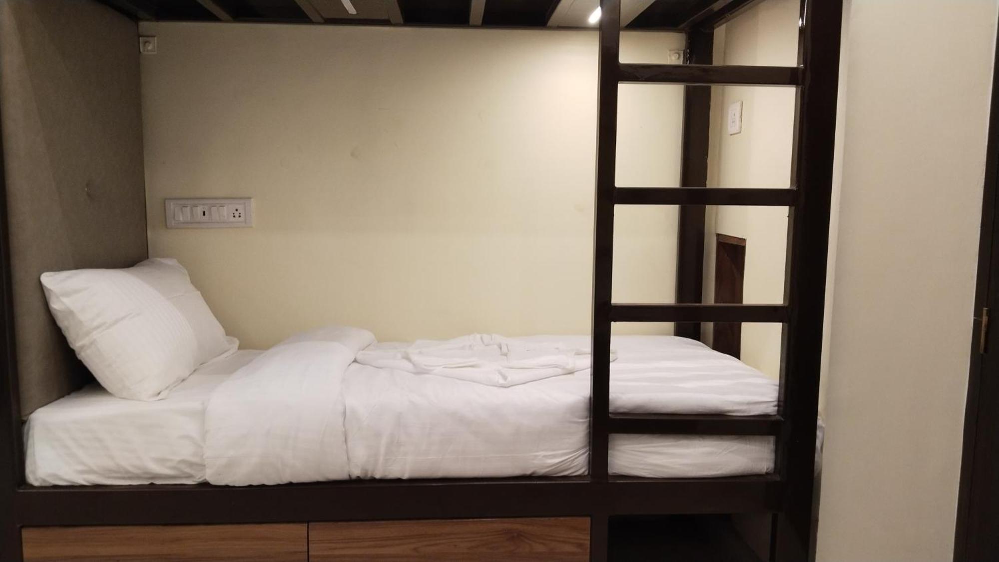 8-Bed Mixed Dormitory Room