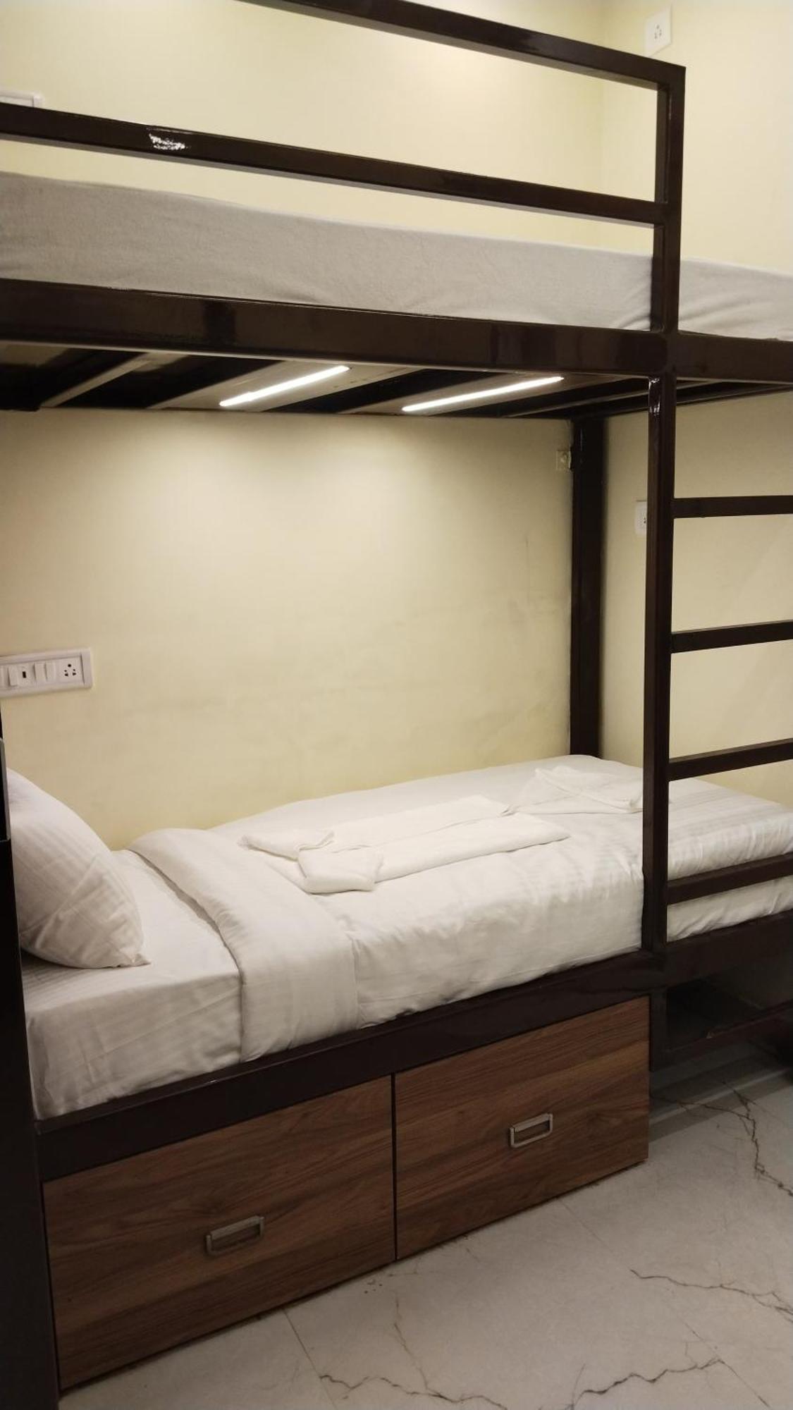 8-Bed Mixed Dormitory Room