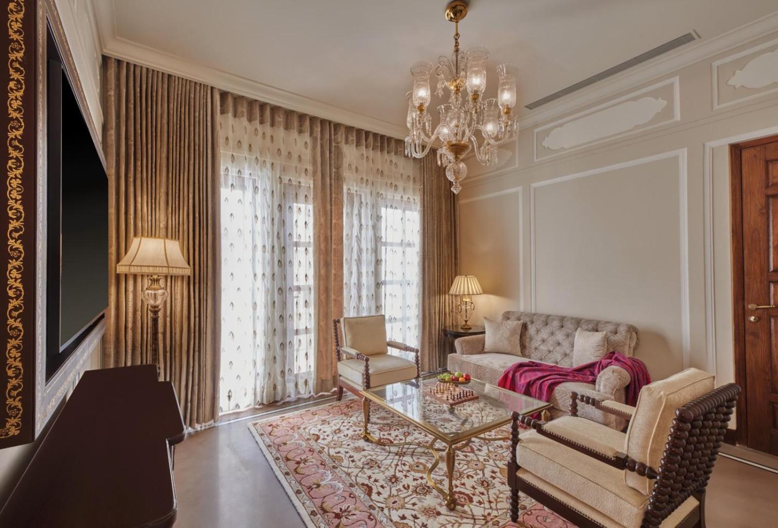 Executive Club