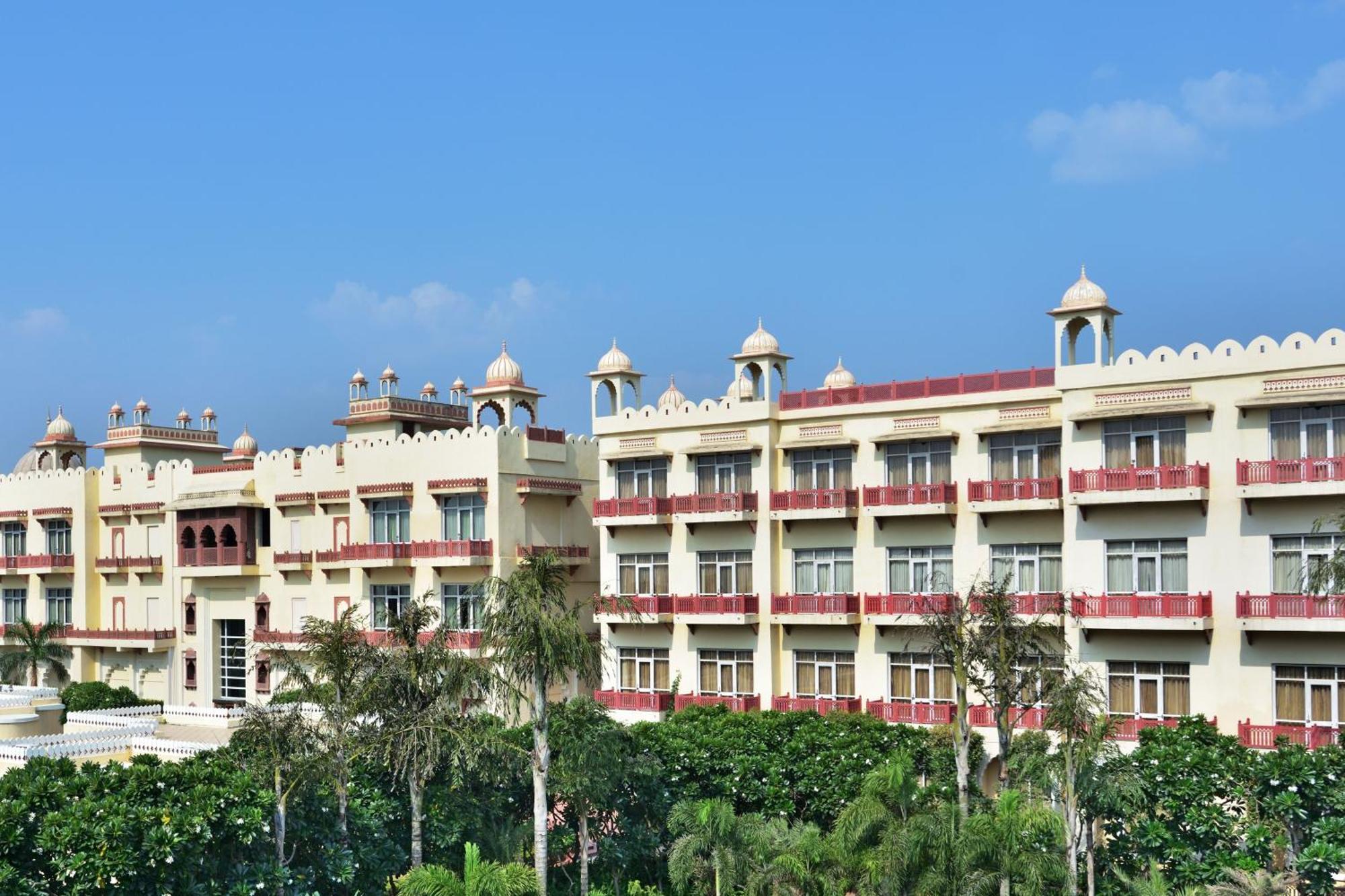 Deluxe Twin Room Garden View on food soft beverages on SpaBuy 1 1 on select brands at Madeira bar between 4 pm 10 pm