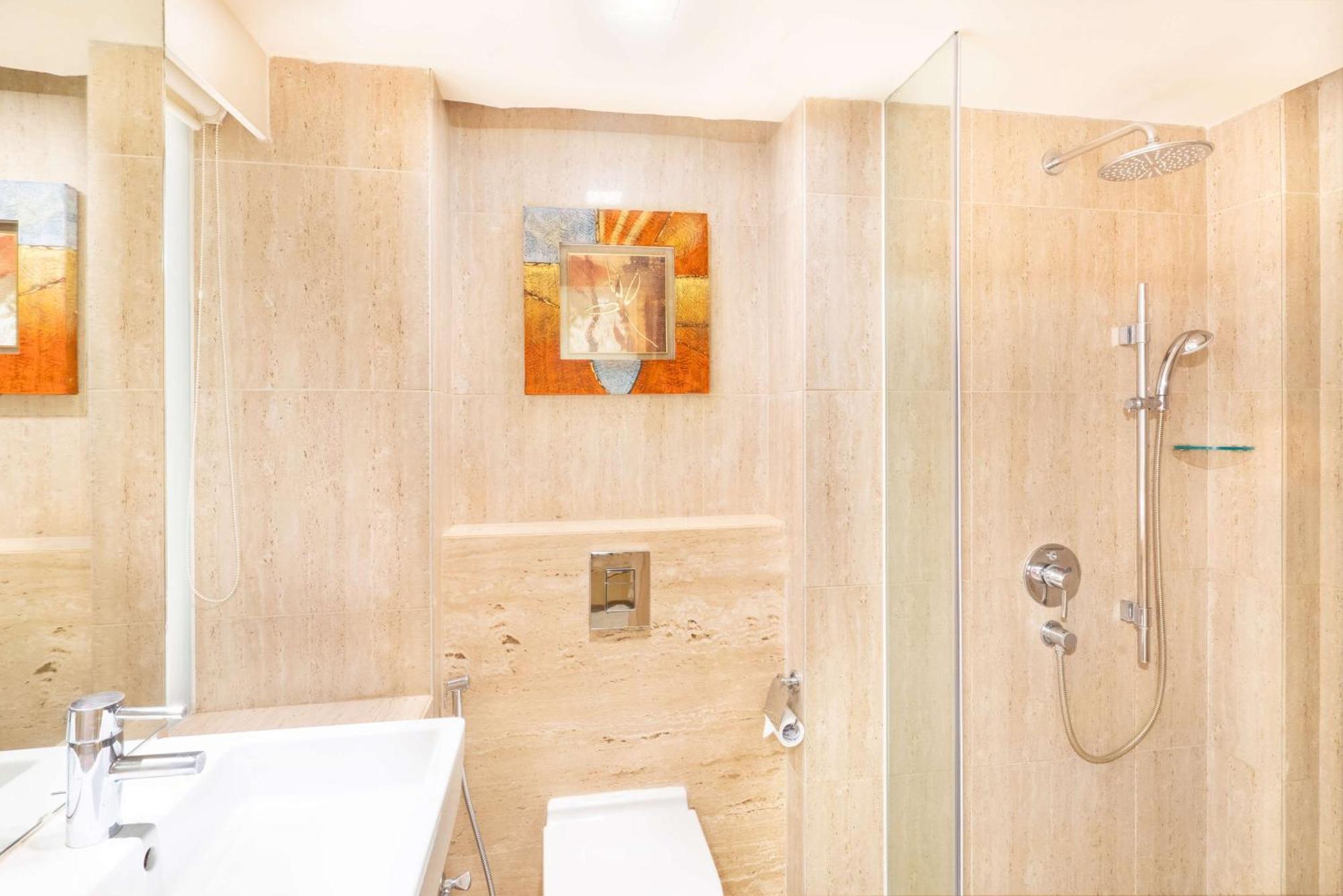 Deluxe Double or Twin Room with 20% Discount on food and soft beverages, Laundry and liquor and spa, INR 500 credit, one mug of freshly brewed beer during the stay ((330 ml),1649897104:JPEG