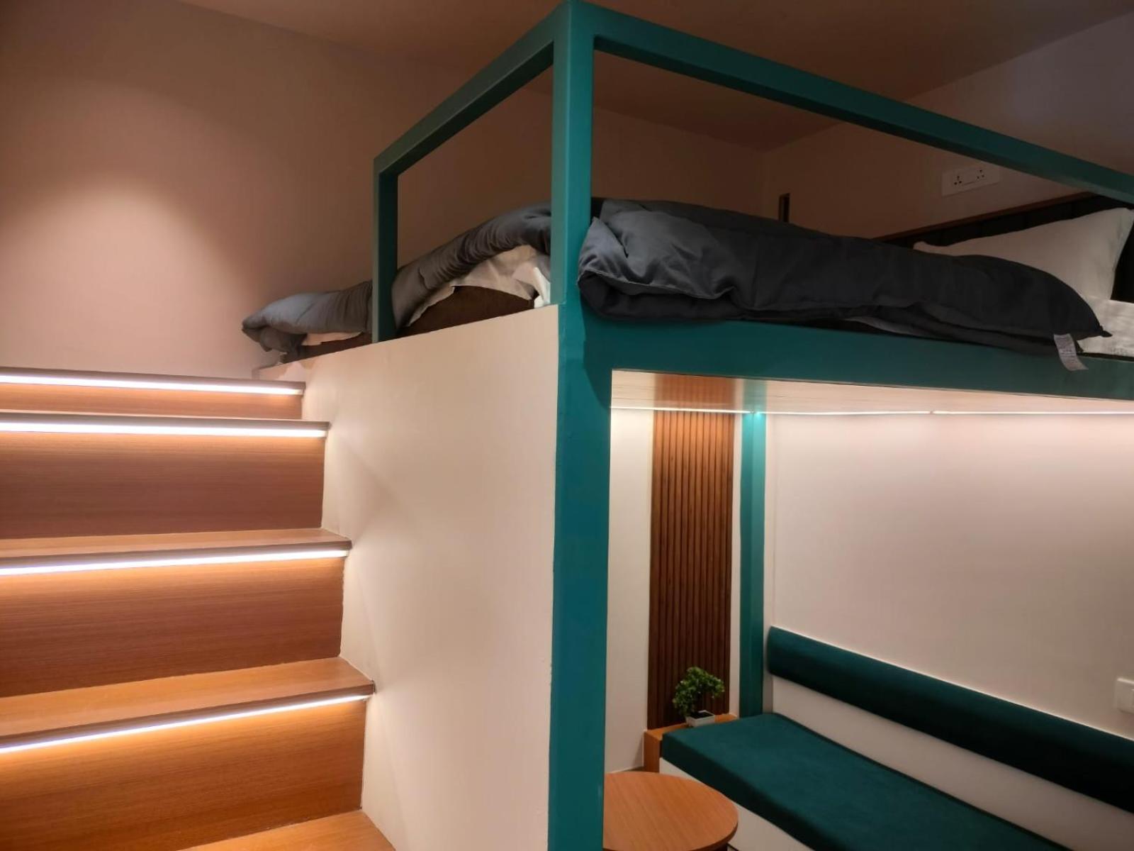 Mini Loft Room