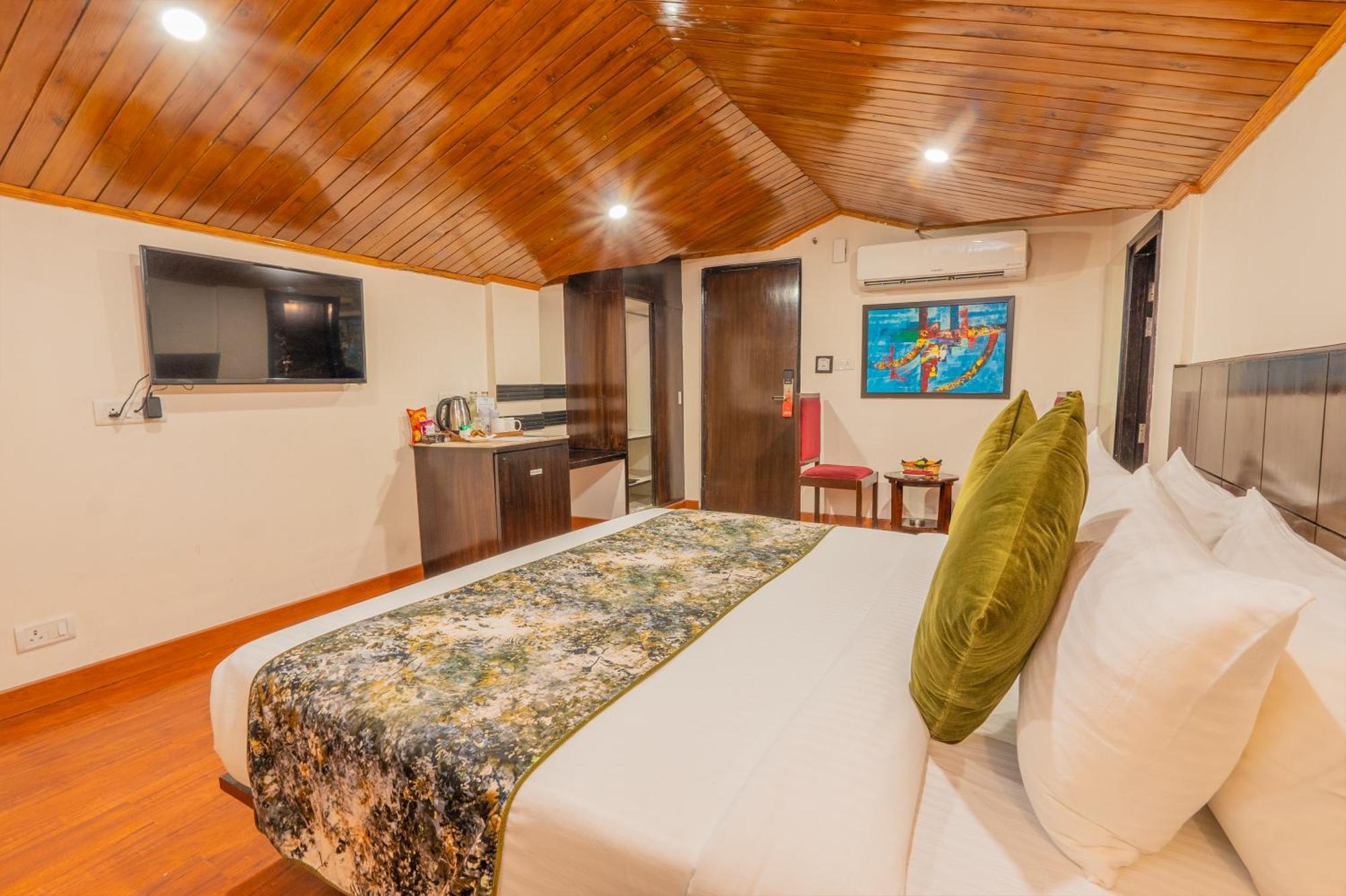 ATTIC ROOM