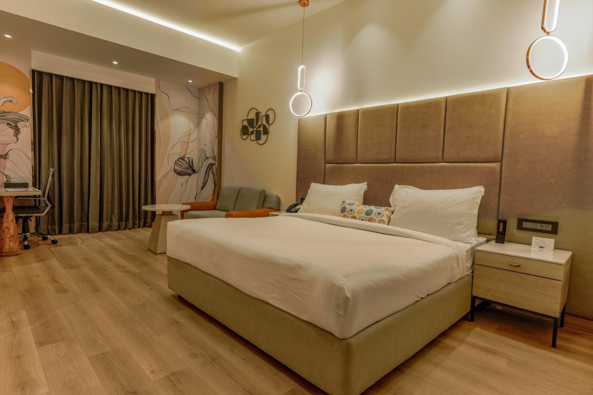 Deluxe King Room - Non-Smoking