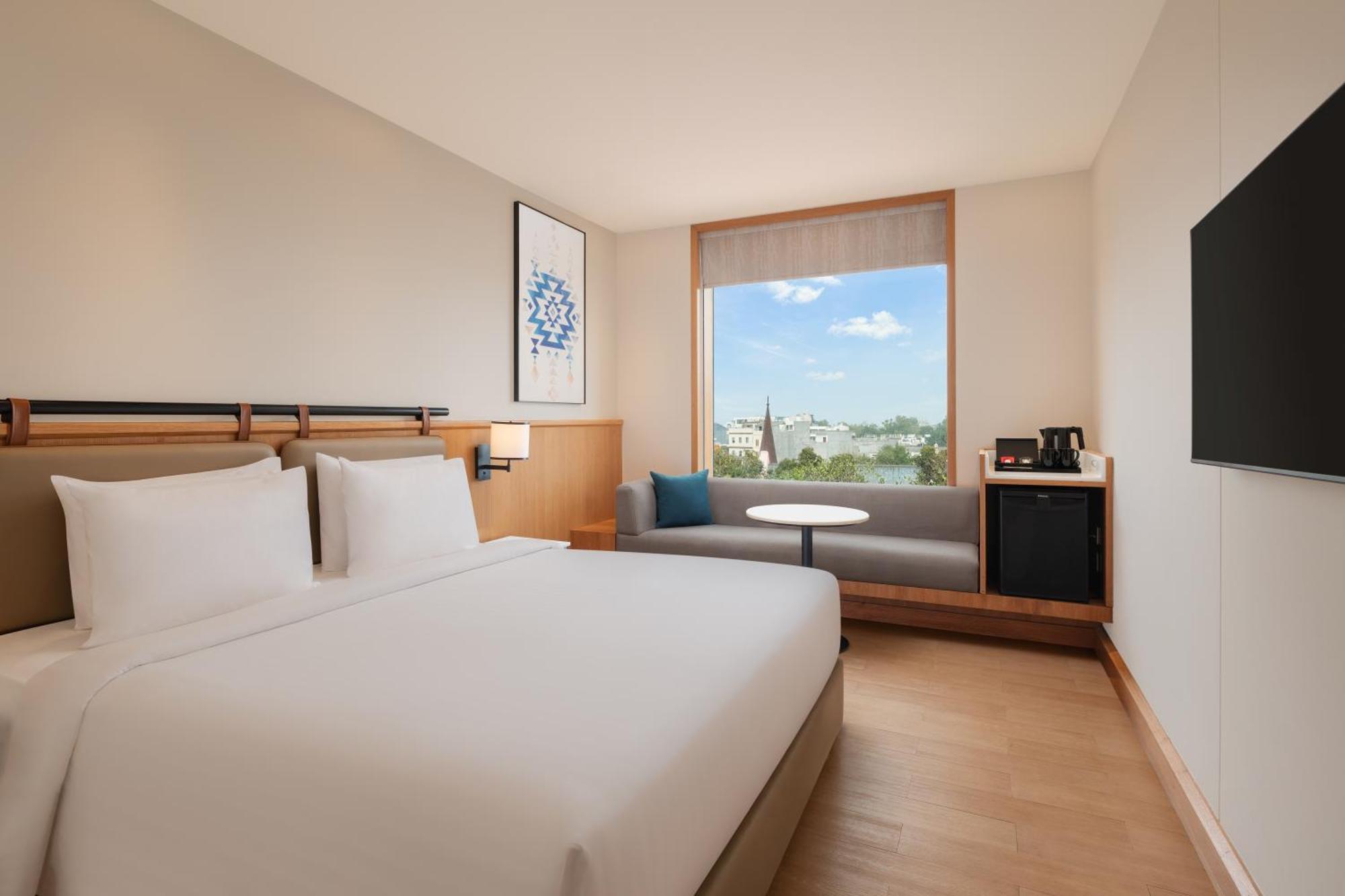 Fairfield King Room,15% discount on Food and Soft beverages.,1655306950:JPEG