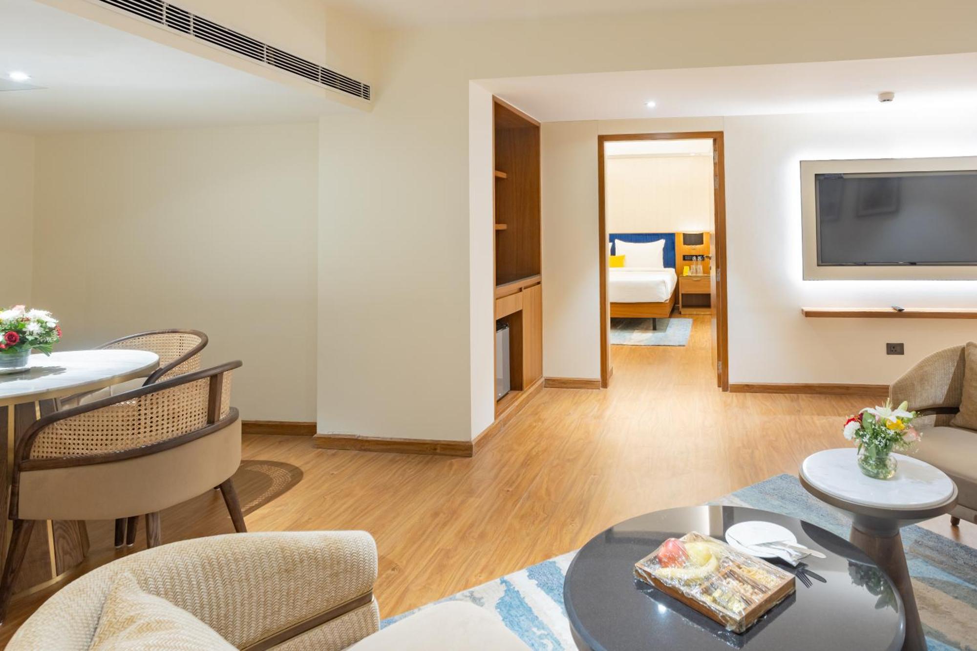 Deluxe Suite Enjoy on Food & Beverage services Happy Hours 11 on Alcoholic Beverages Early Check Late Checkout upto 3 hrs SAV,1658089034:JPEG