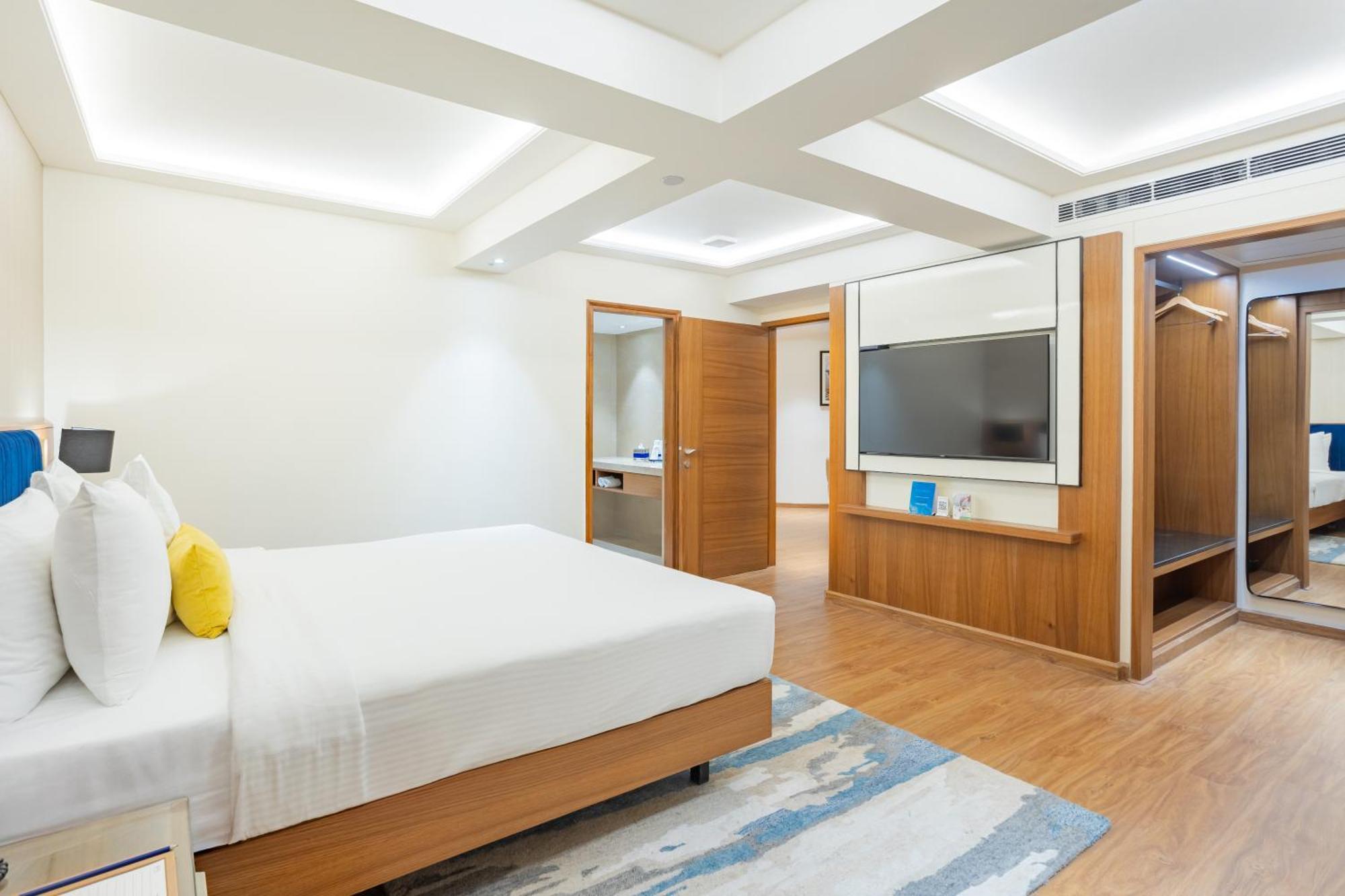 Deluxe Suite Enjoy on Food & Beverage services Happy Hours 11 on Alcoholic Beverages Early Check Late Checkout upto 3 hrs SAV