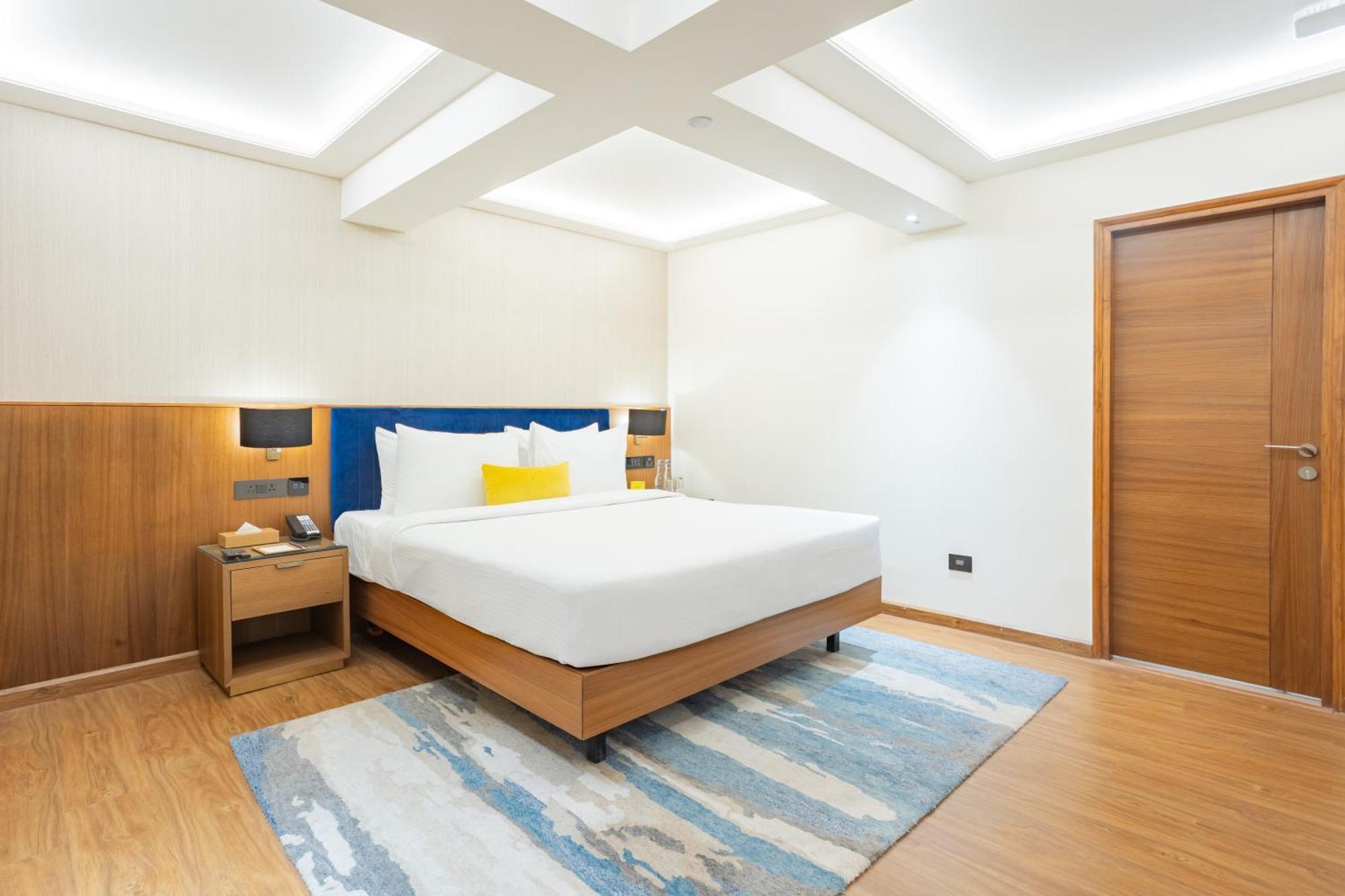 Deluxe Suite Enjoy on Food & Beverage services Happy Hours 11 on Alcoholic Beverages Early Check Late Checkout upto 3 hrs SAV