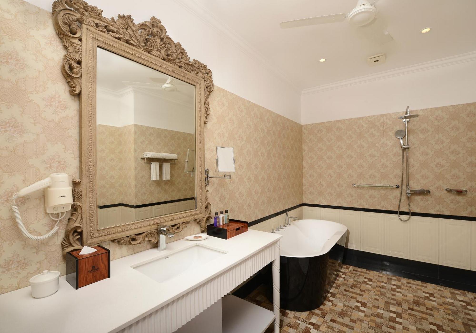 Deluxe Room Sunset View on Foods & Soft Beverages* | Discounts on Laundry Services* | INR 500 spa credit during your on selective Massage services TnC Apply* | Minibar 2 cans of soft Beverages Once on Arrival