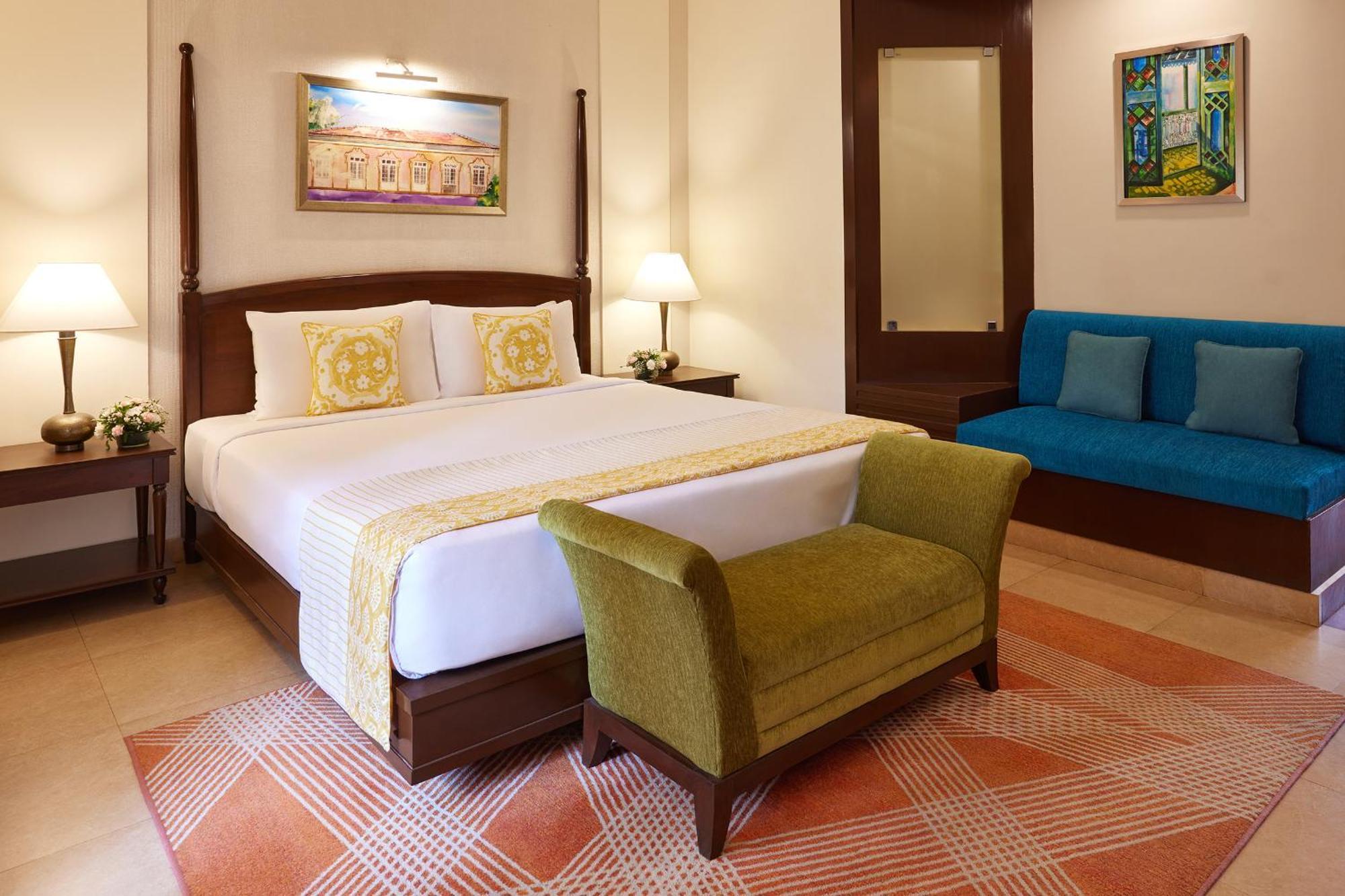 Deluxe King Room Balcony Beer on arrival Shuttle to nearest beach on F&B