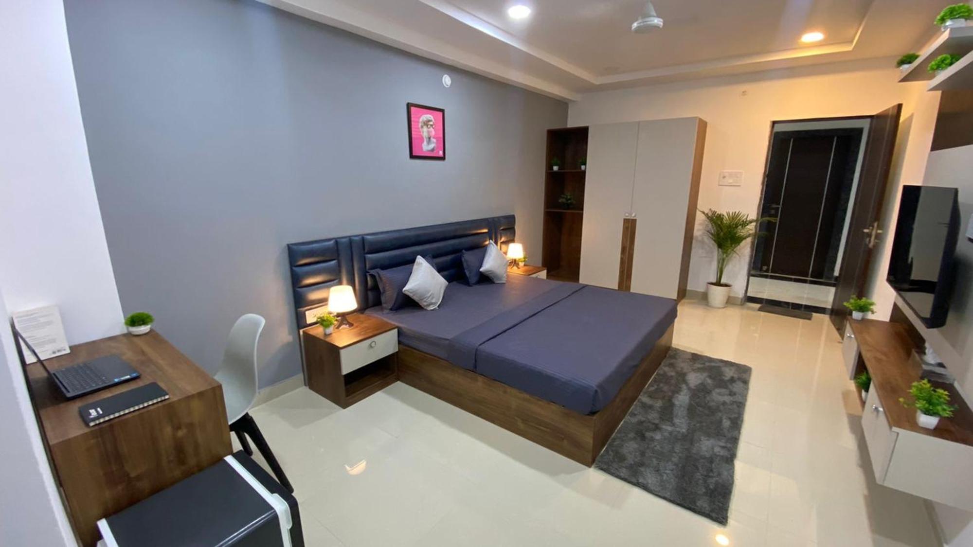 Deluxe King Room