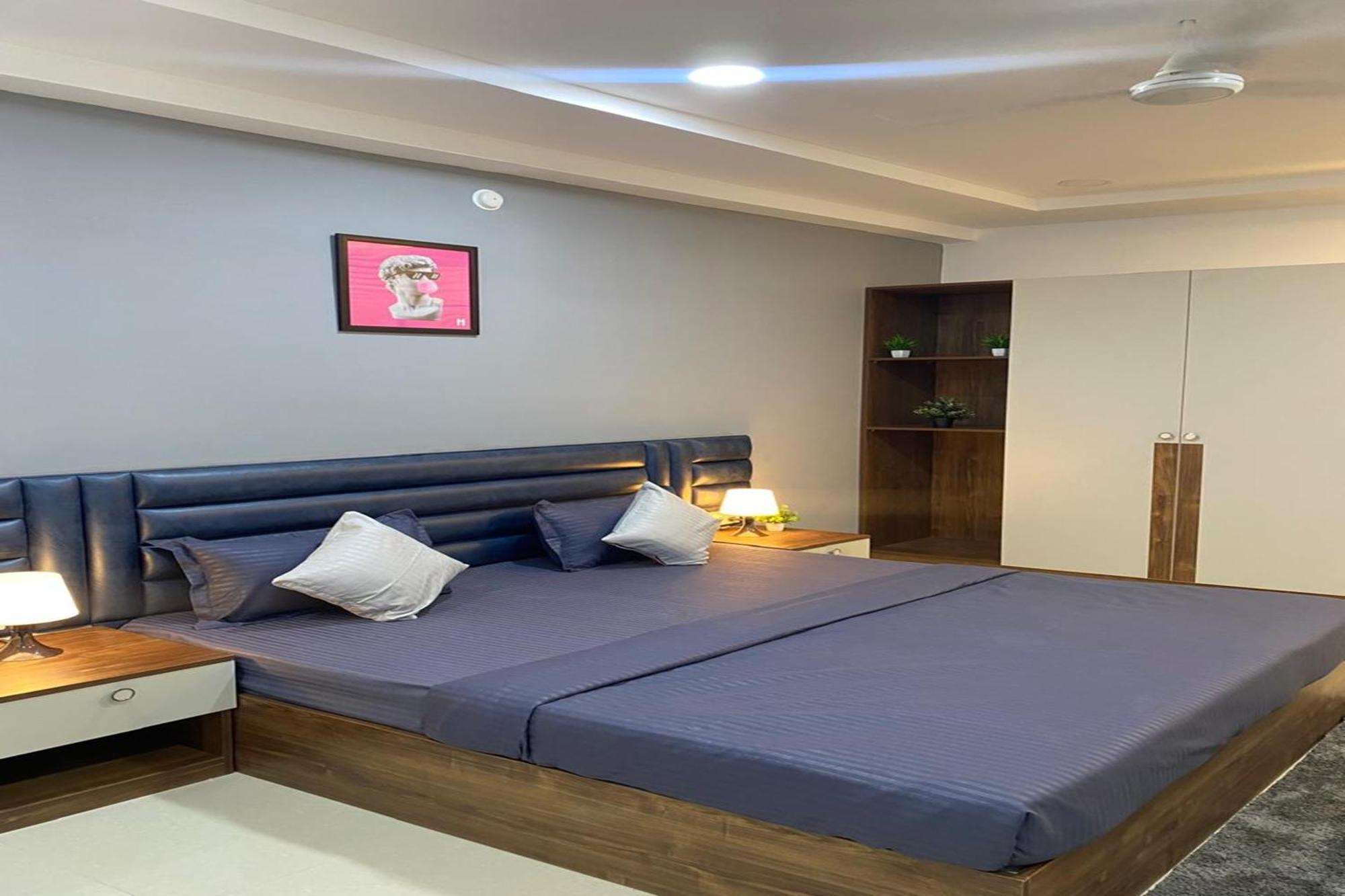 Deluxe King Room