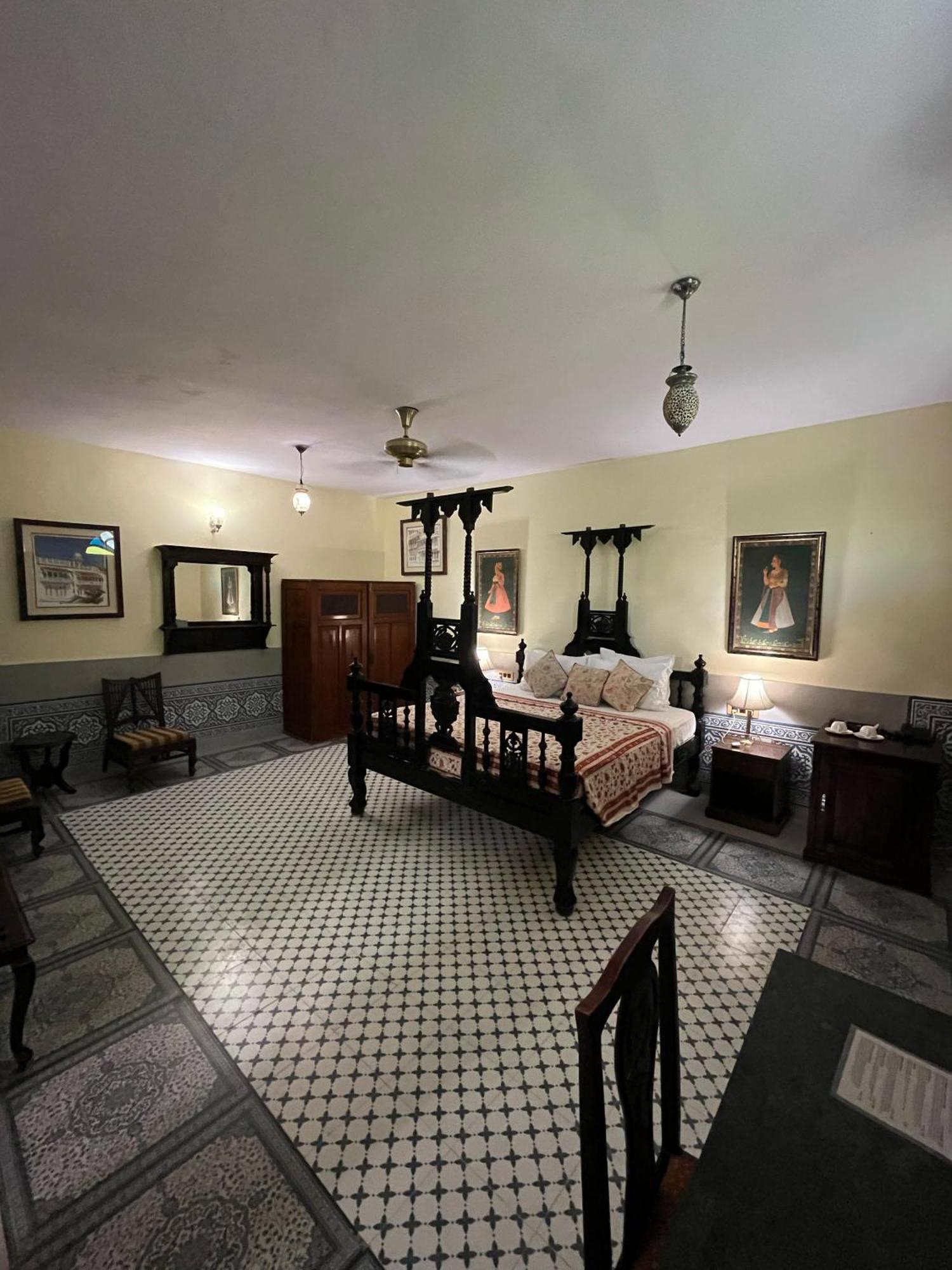 Banswara Premium Suite Pick Up on Arrival from Airport Private Tour of Bissau Palace,1674722456:JPEG