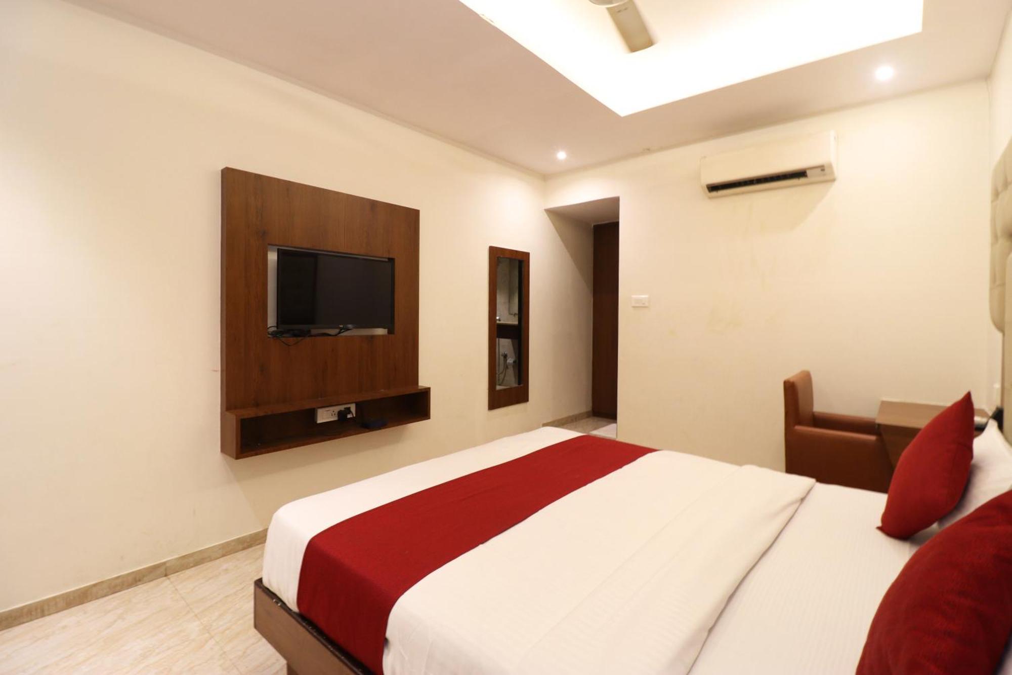 Deluxe Double Room,1675970815:JPEG