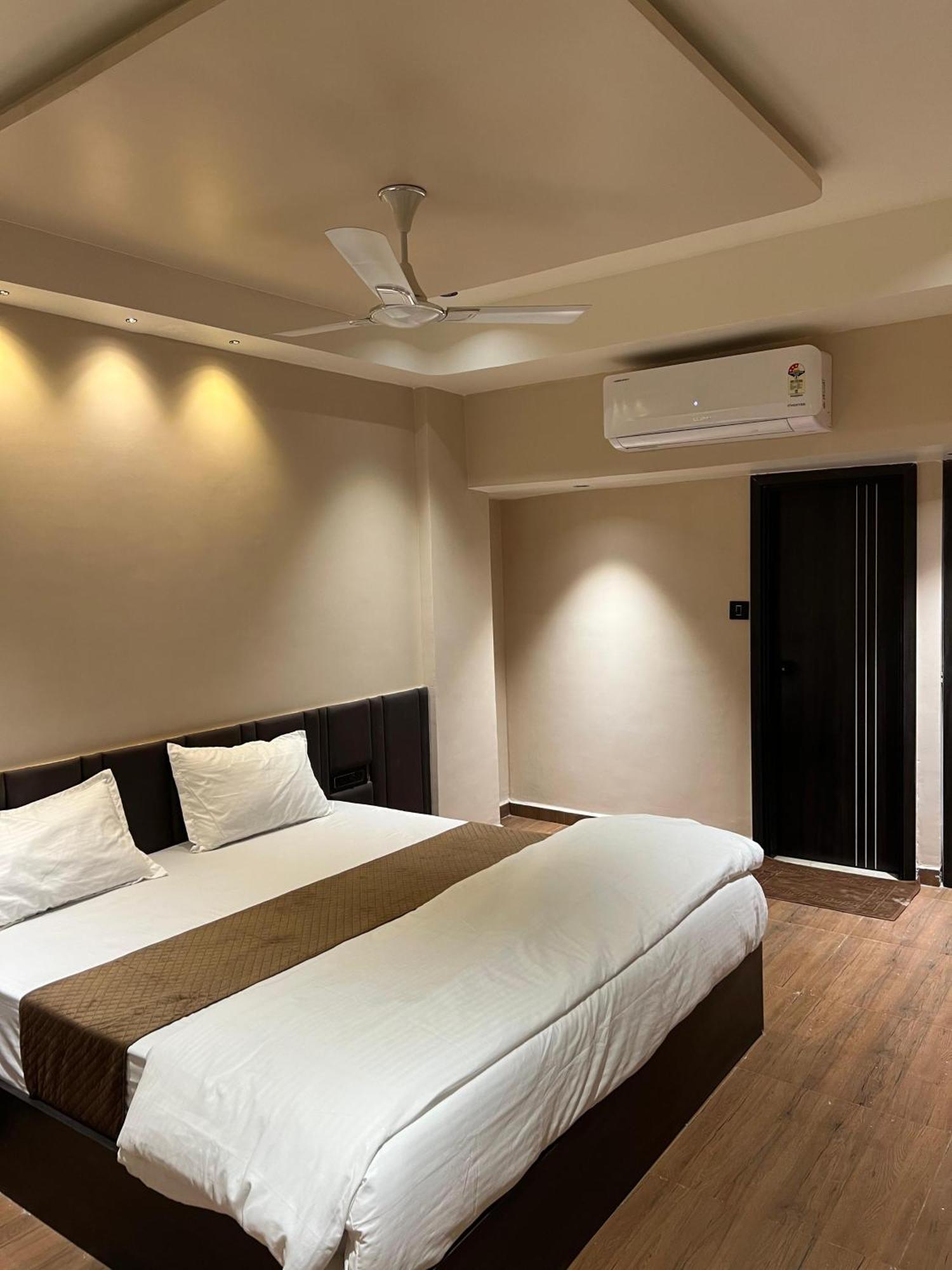 Deluxe King Room,1678512711:JPEG