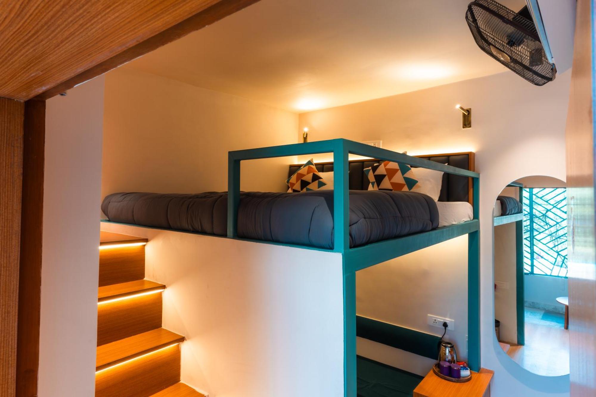 Mini Loft Room