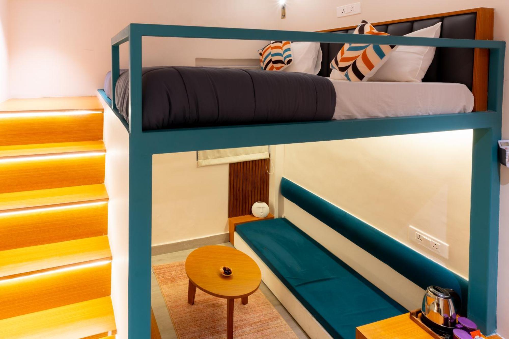 Mini Loft Room