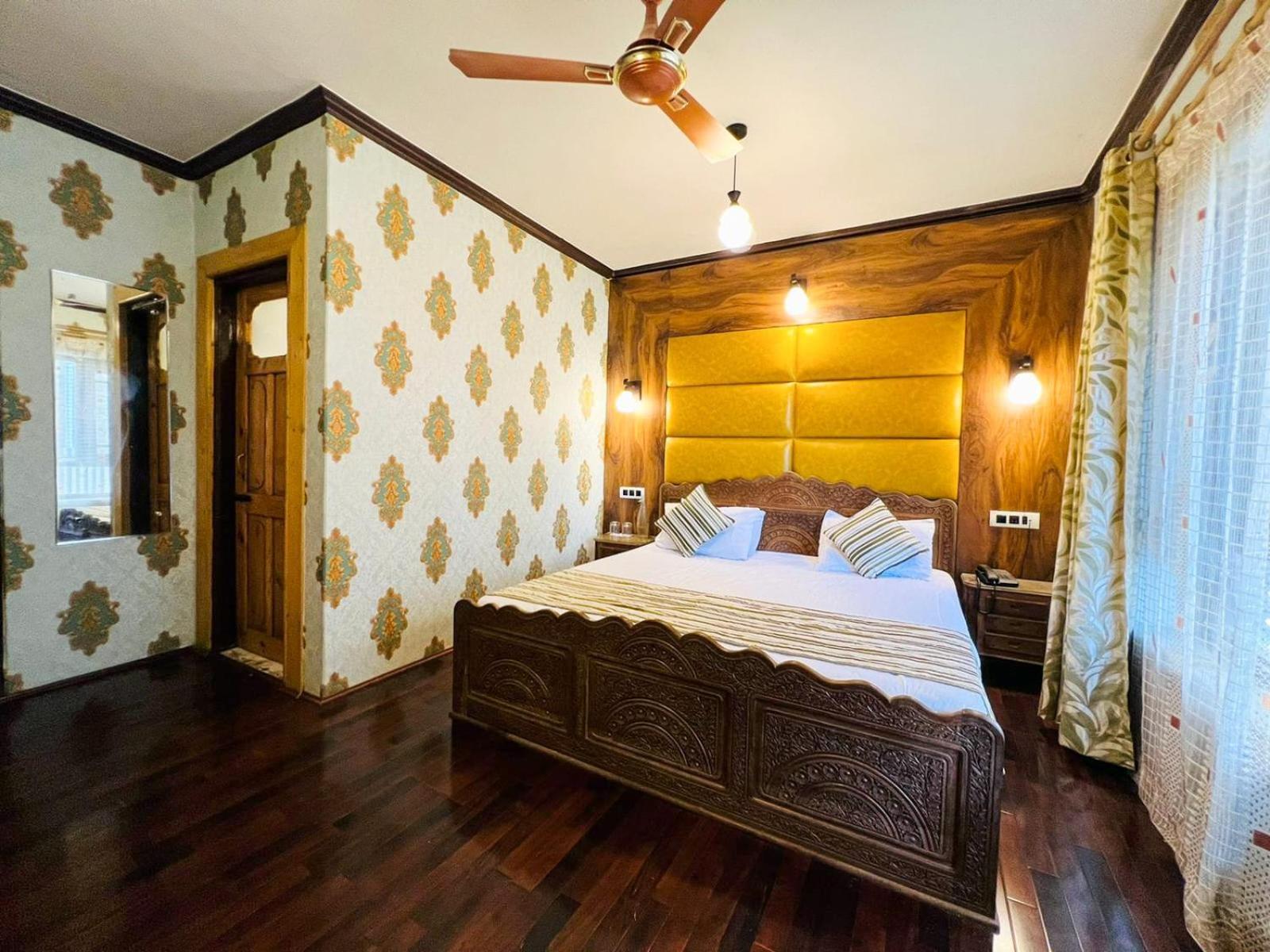 Deluxe Queen Room