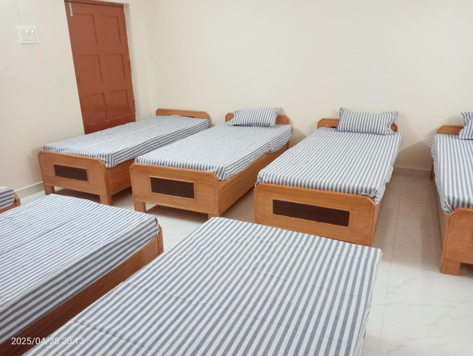 Family Room,1689616441:JPEG