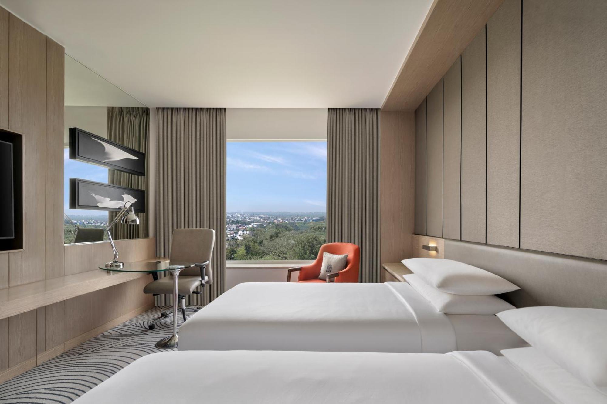 Deluxe Queen Room City View Pool Access