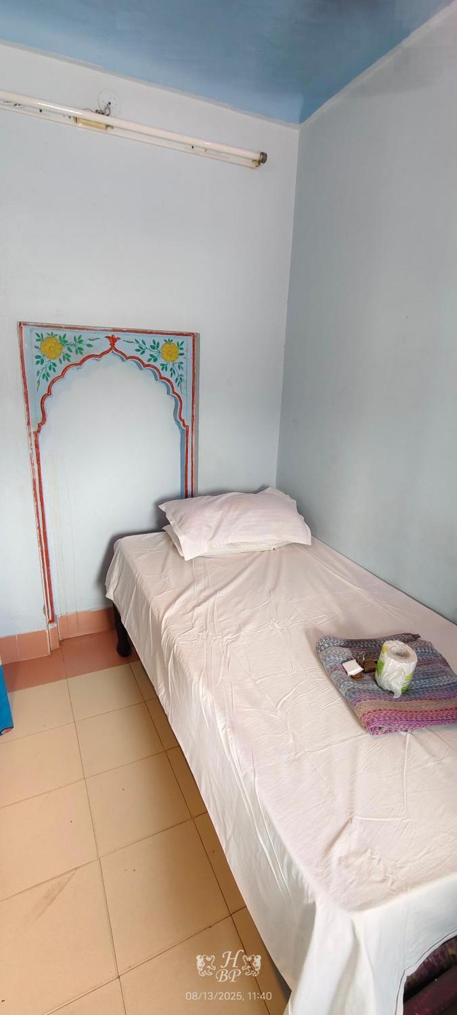 Single Room with Shared Shower and Toilet,1699074173:JPEG