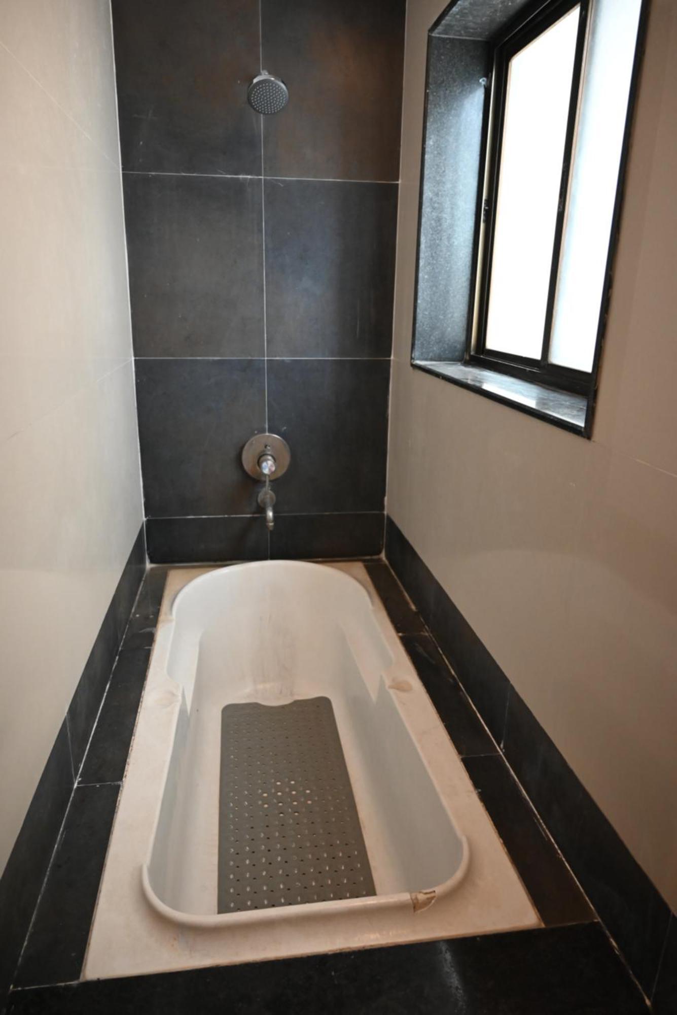 Premium Family Room with bath Tub